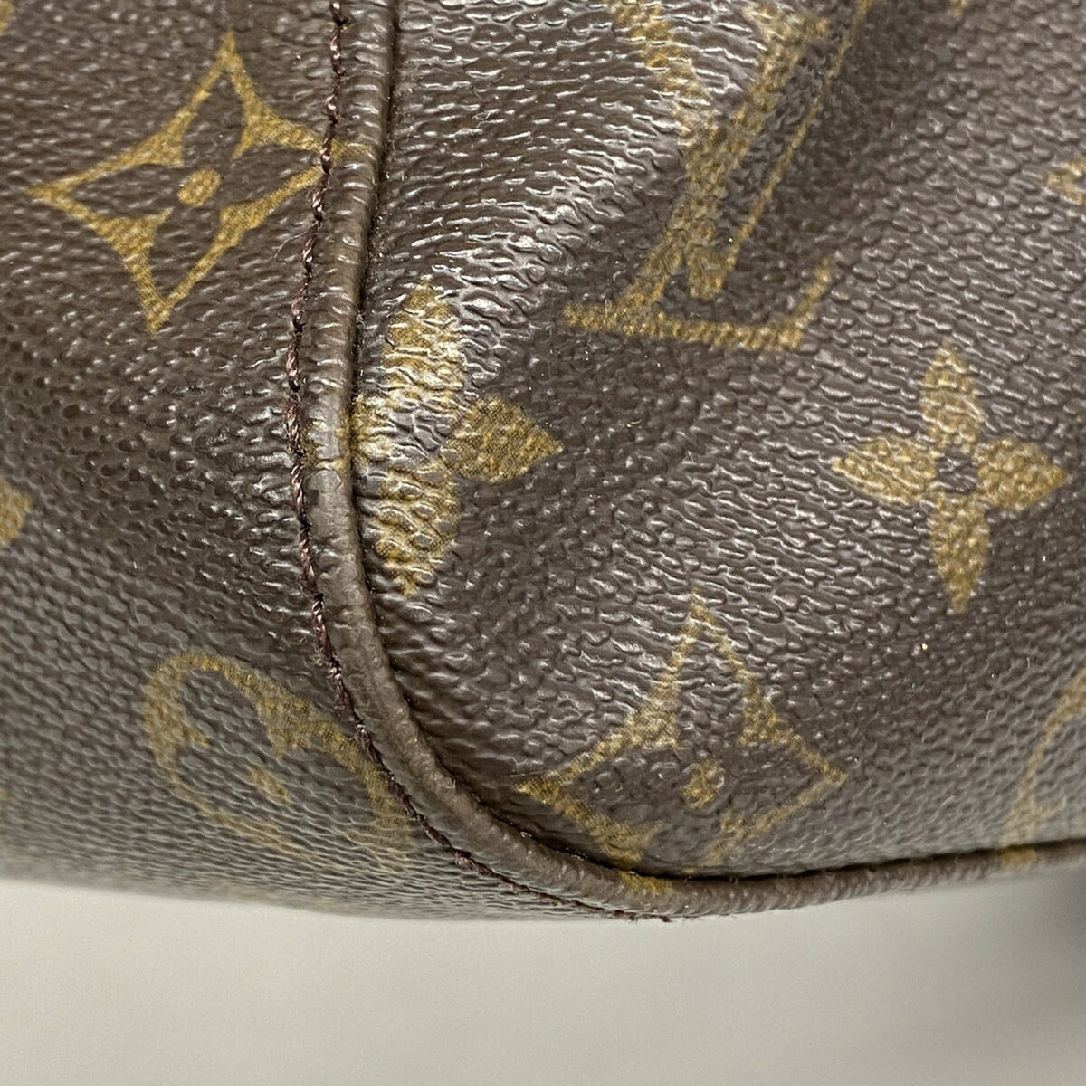 Louis Vuitton Brown Shoulder Bag (Pre-Owned)