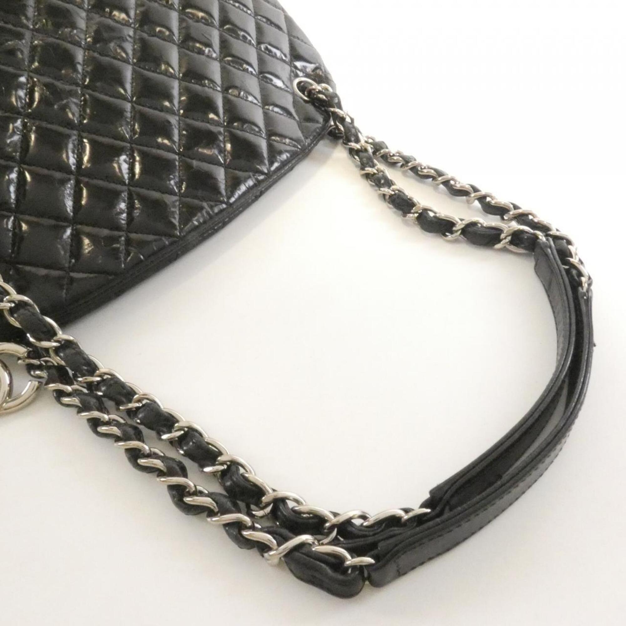 Chanel Black Leather Shoulder Bag (Pre-Owned)