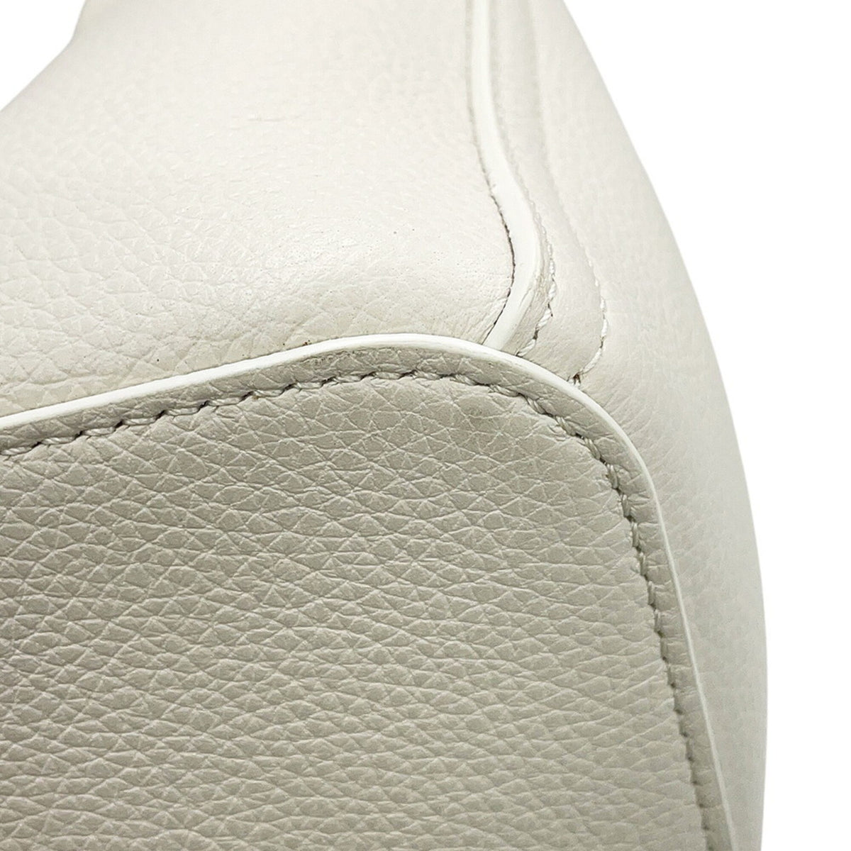 Loewe White Leather Handbag (Pre-Owned)