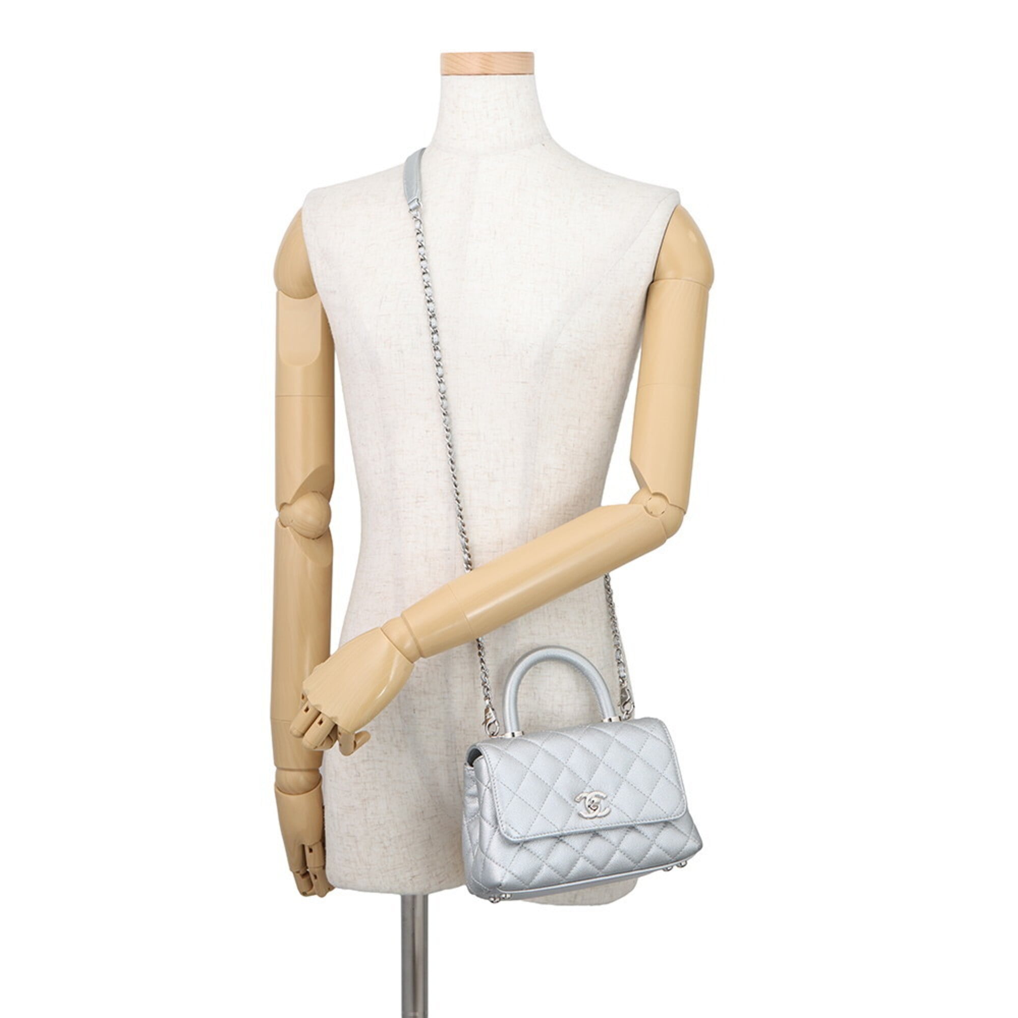 Chanel Matelasse Silver Grained Calfskin Handbag (Pre-Owned)