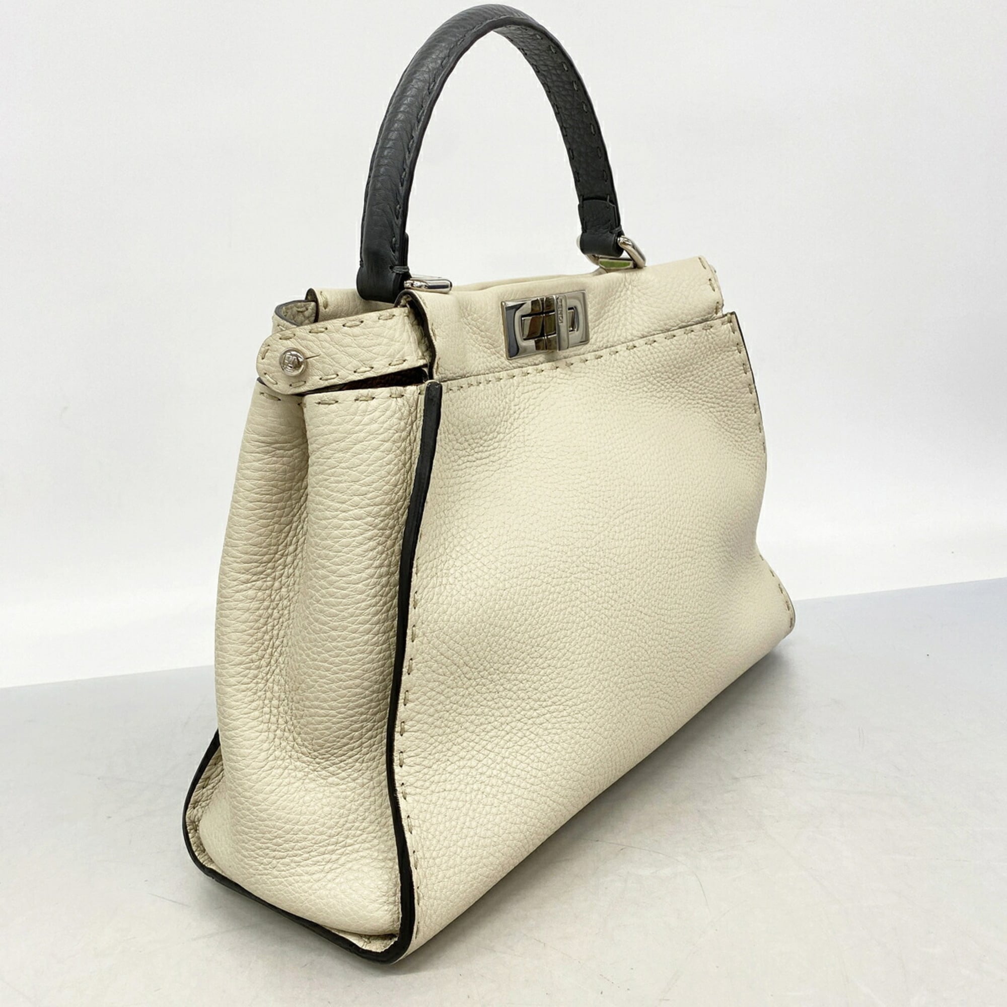 Fendi Beige Leather Handbag (Pre-Owned)
