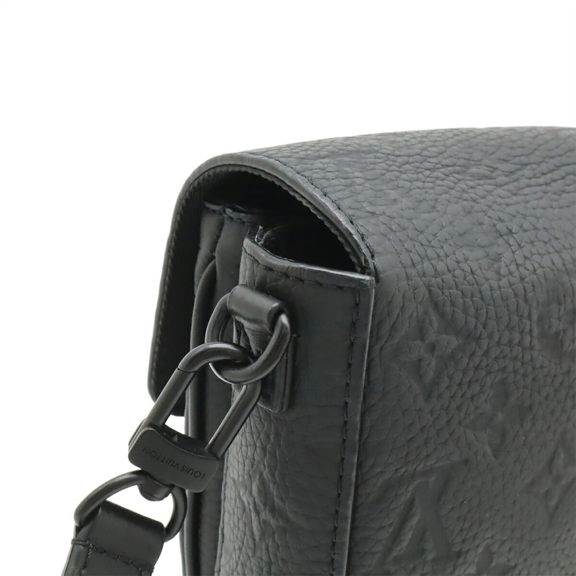Louis Vuitton Black Noir Leather Shoulder Bag (Pre-Owned)