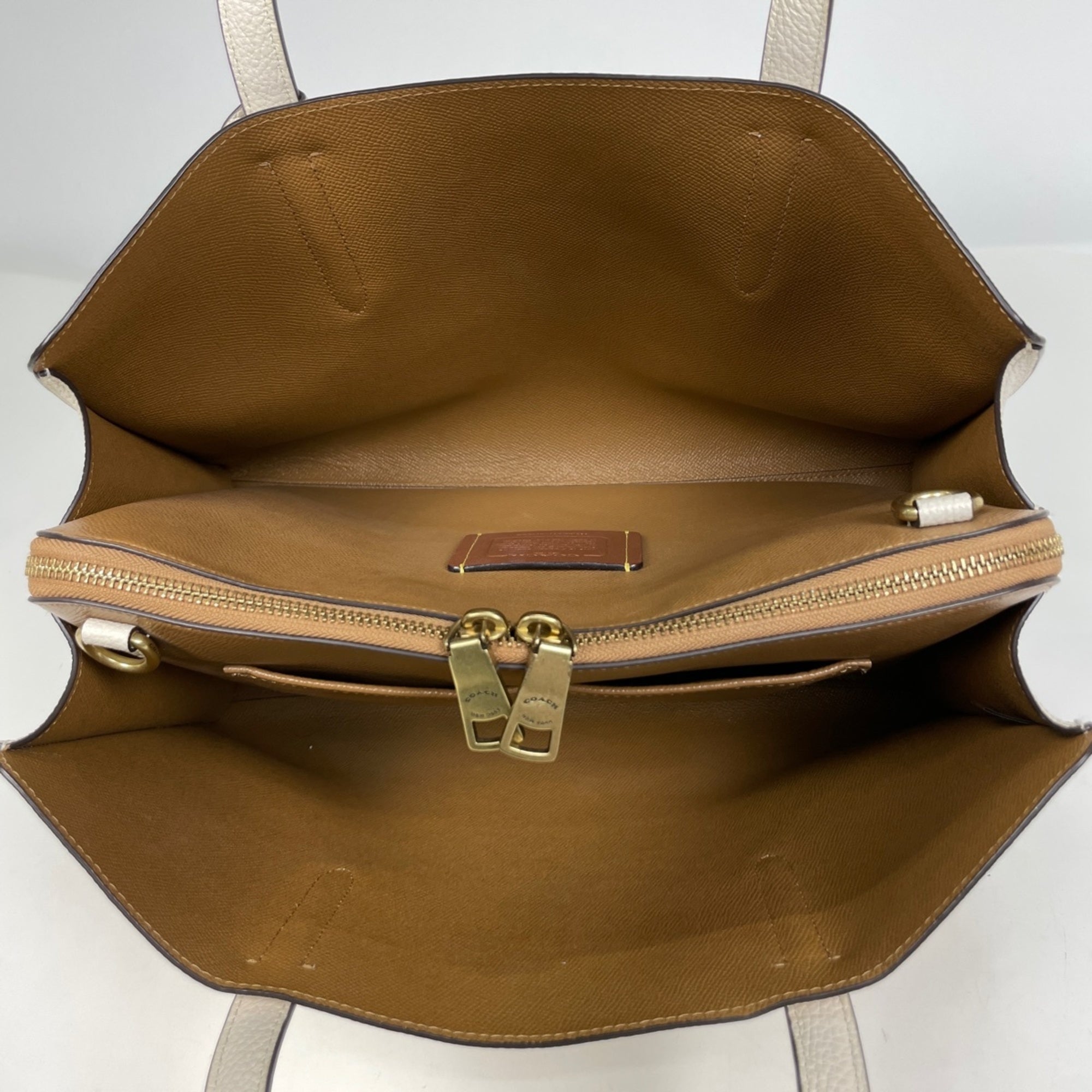 Coach White Leather Shoulder Bag Tote Bag (Pre-Owned)