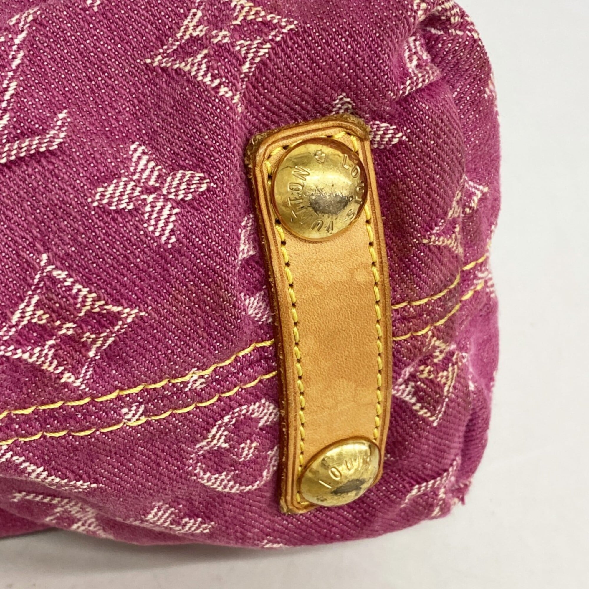 Louis Vuitton Fuchsia Shoulder Bag (Pre-Owned)