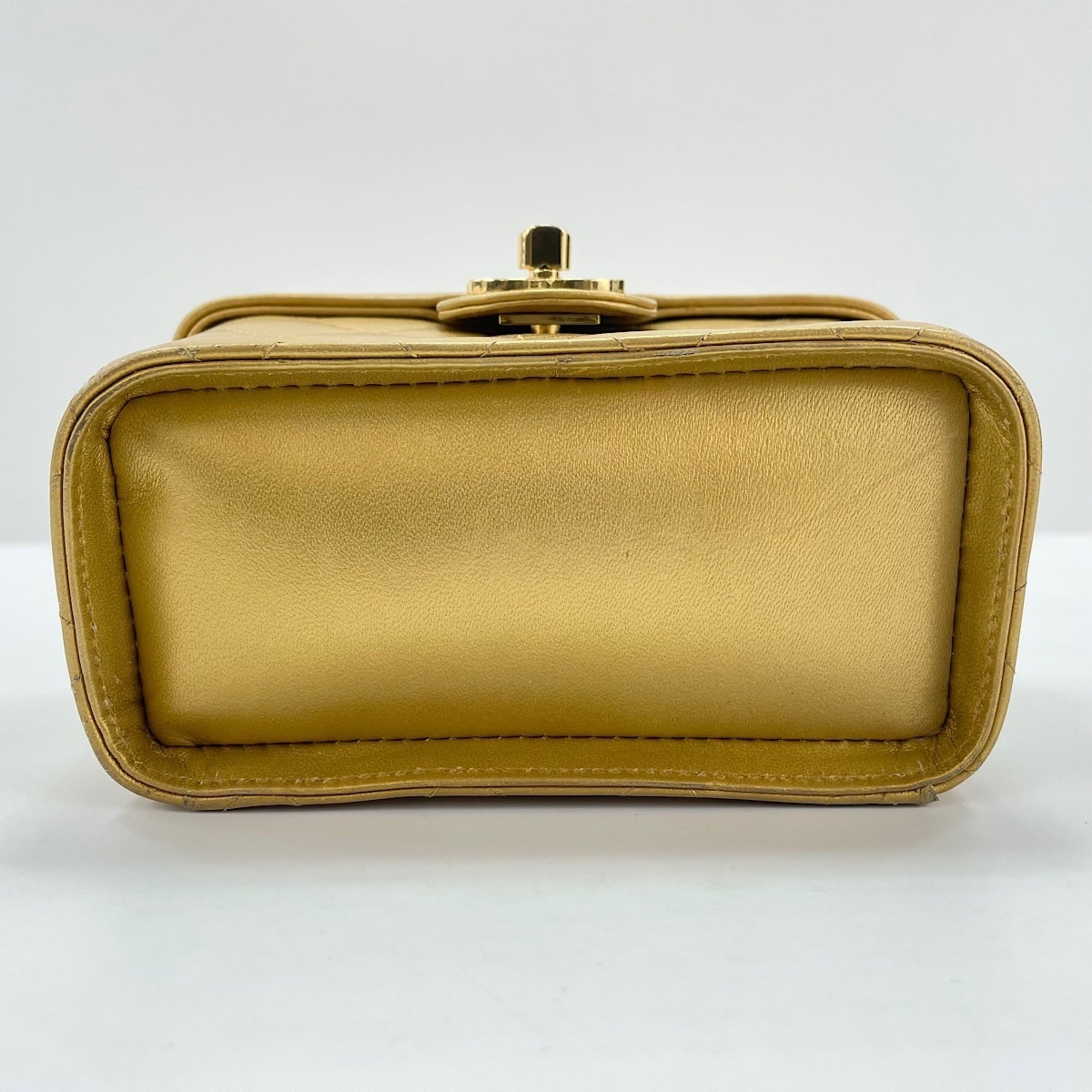 Chanel Gold Shoulder Bag (Pre-Owned)