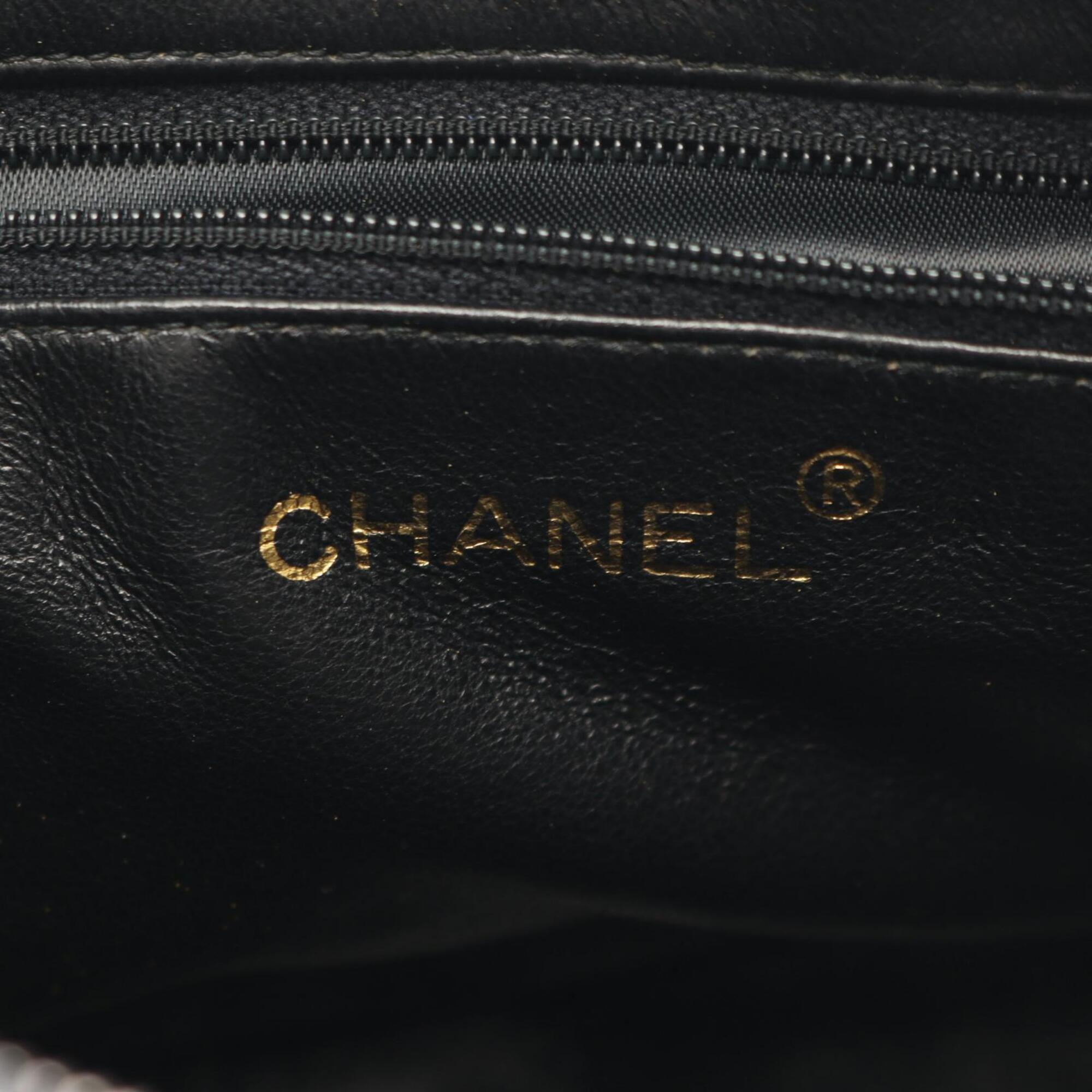 Chanel Black Leather Shoulder Bag (Pre-Owned)