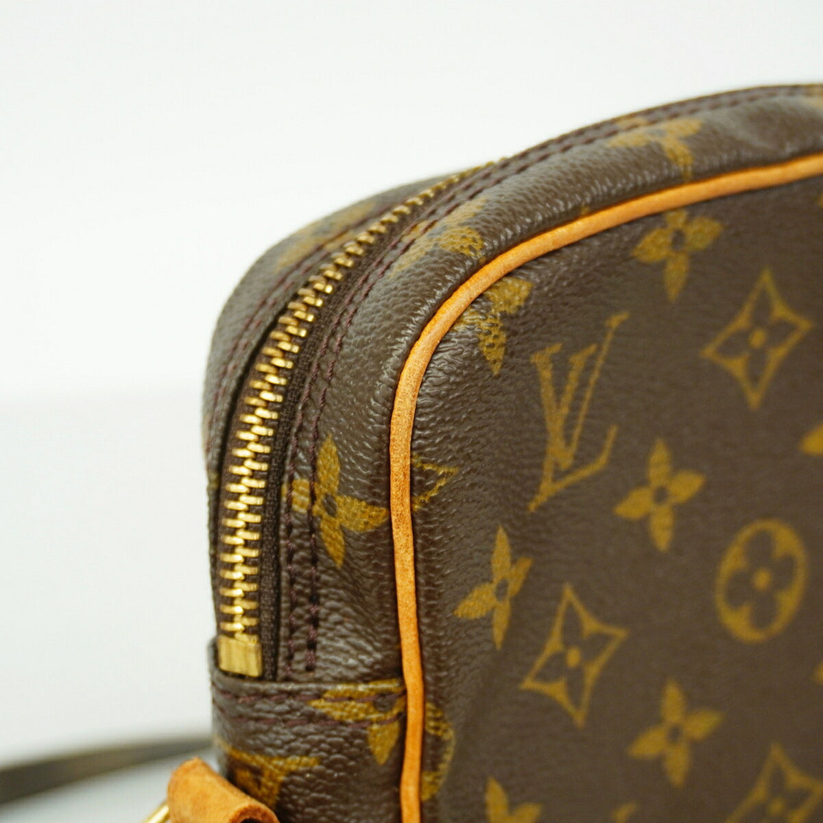 Louis Vuitton Brown Shoulder Bag (Pre-Owned)
