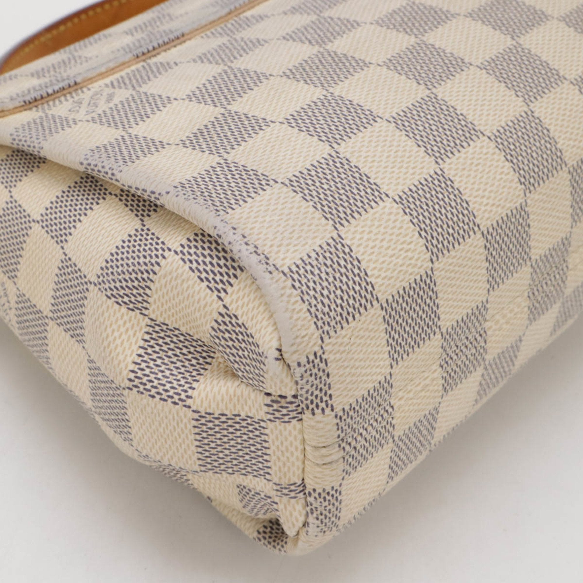 Louis Vuitton Ivory Pvc Handbag Shoulder Bag (Pre-Owned)