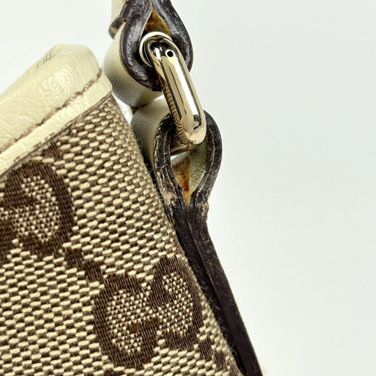 Gucci Beige White Gg Canvas Leather Shoulder Bag (Pre-Owned)