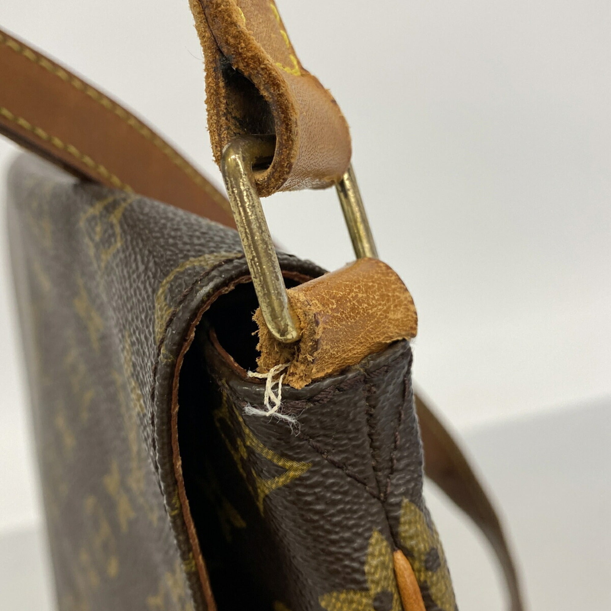 Louis Vuitton Brown Shoulder Bag (Pre-Owned)