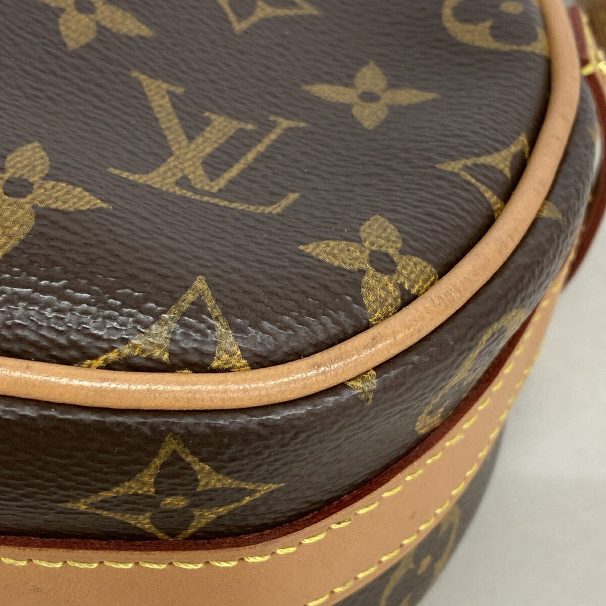 Louis Vuitton Brown Shoulder Bag (Pre-Owned)