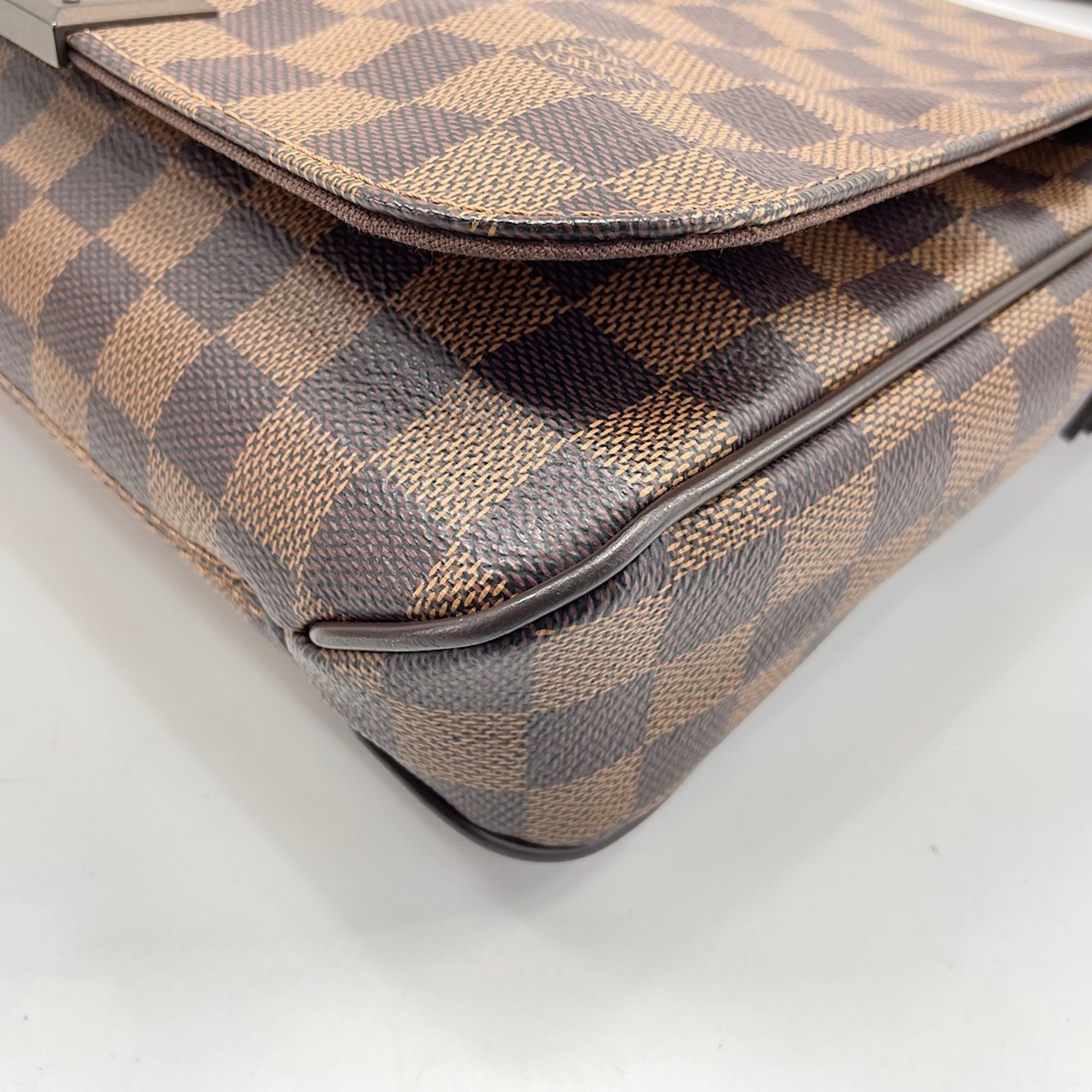 Louis Vuitton Brown Shoulder Bag (Pre-Owned)