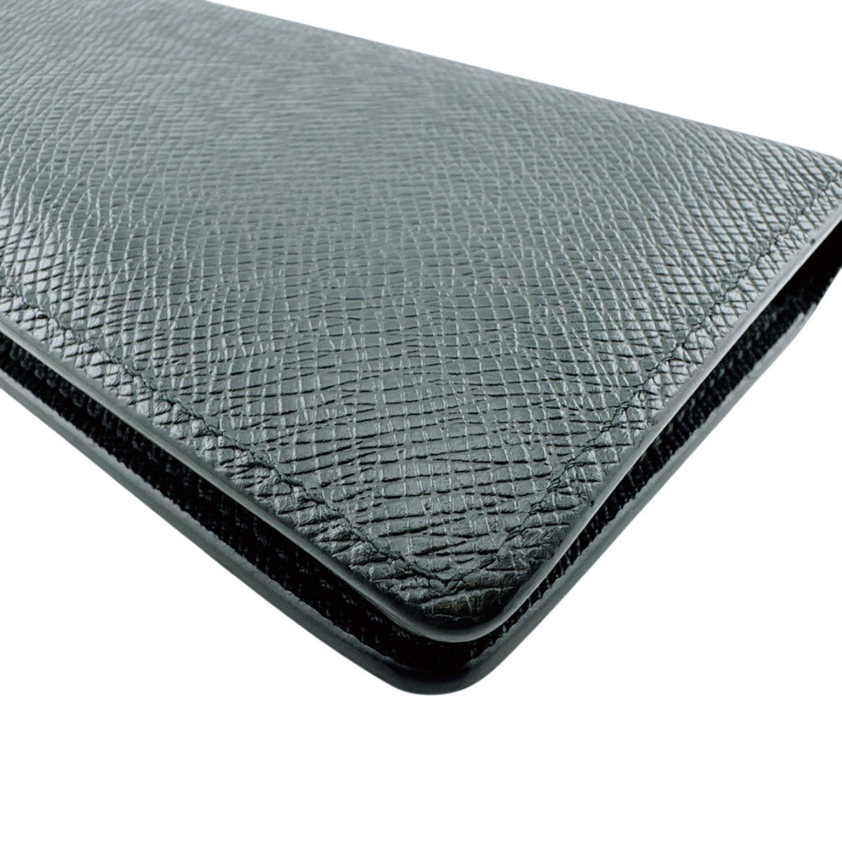 Louis Vuitton Taiga Black Leather Long Wallet (Bi-Fold) (Pre-Owned)