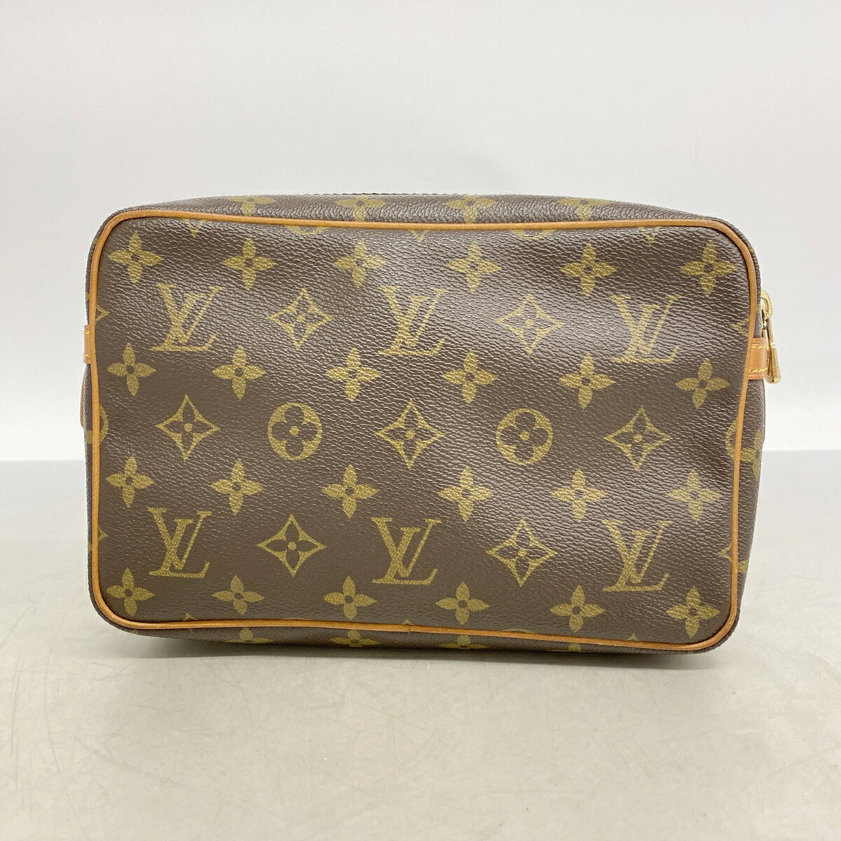 Louis Vuitton Brown Clutch Bag (Pre-Owned)