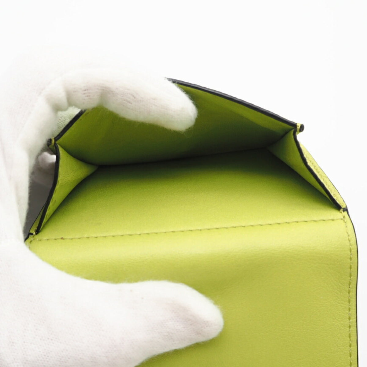 Loewe Green Leather Wallet (Tri-Fold) (Pre-Owned)