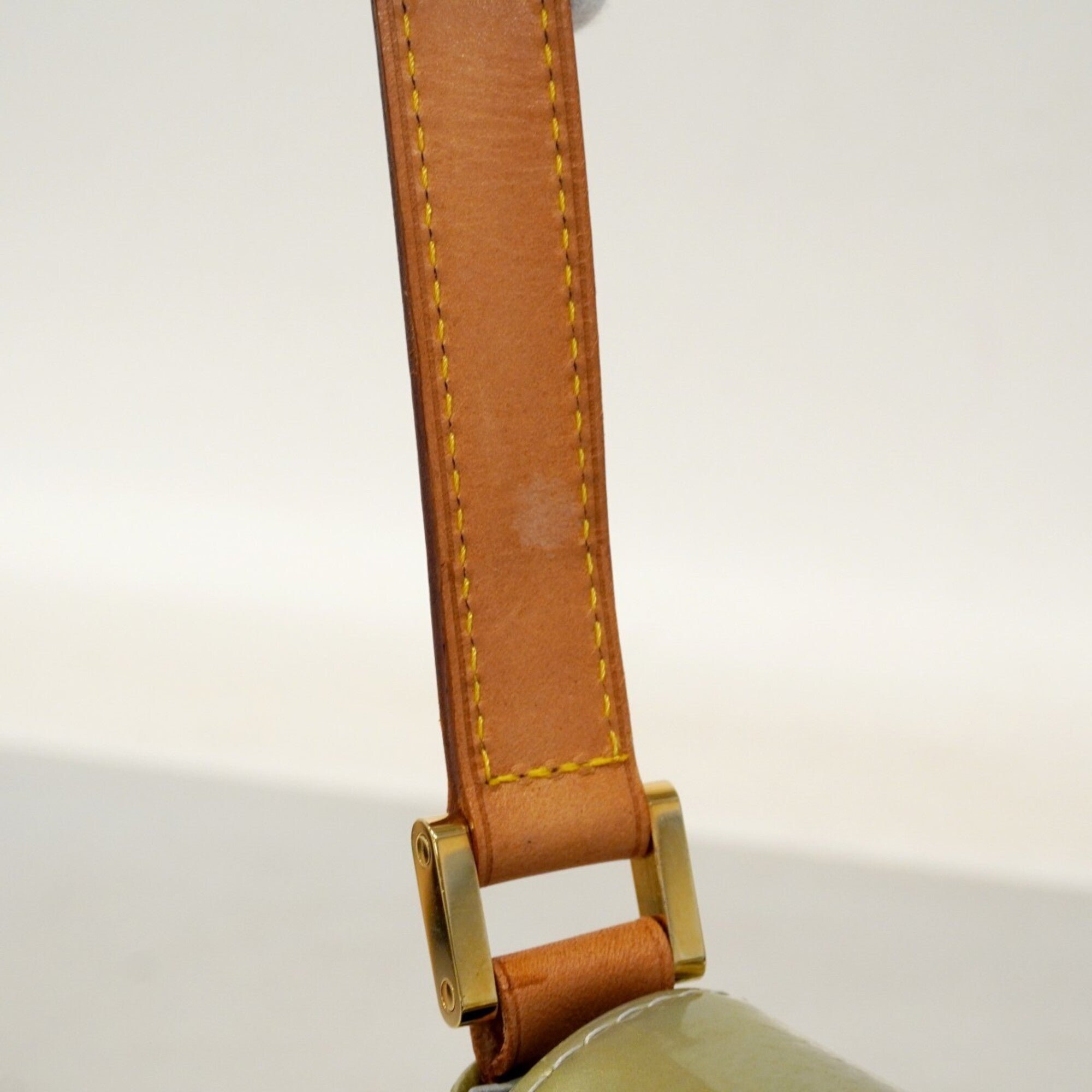 Louis Vuitton Gris Shoulder Bag (Pre-Owned)