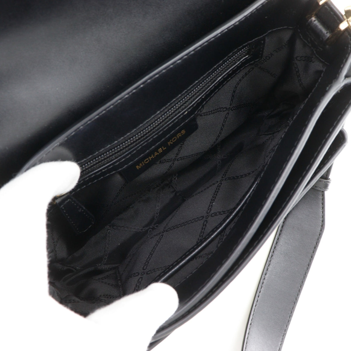 Michael Kors Black Leather Shoulder Bag (Pre-Owned)