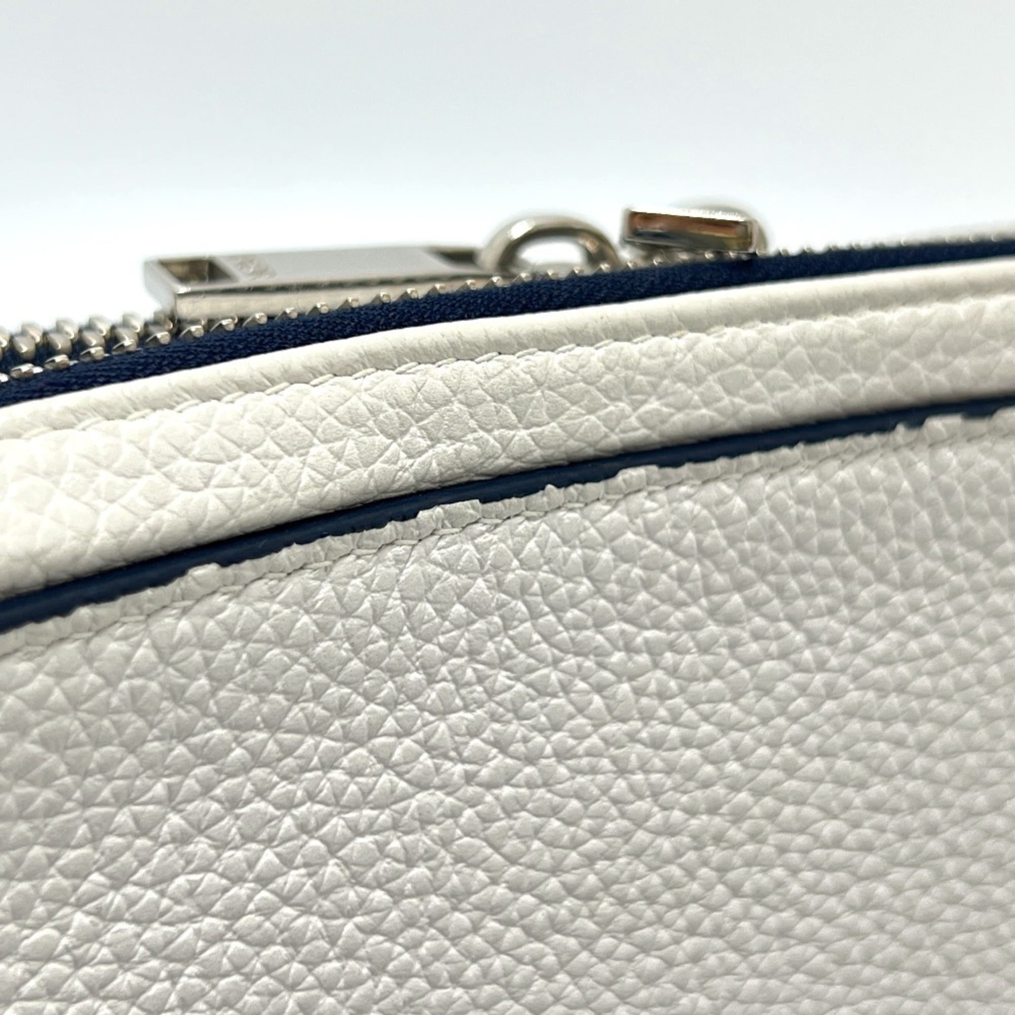 Christian Dior Navy White Leather Shoulder Bag (Pre-Owned)