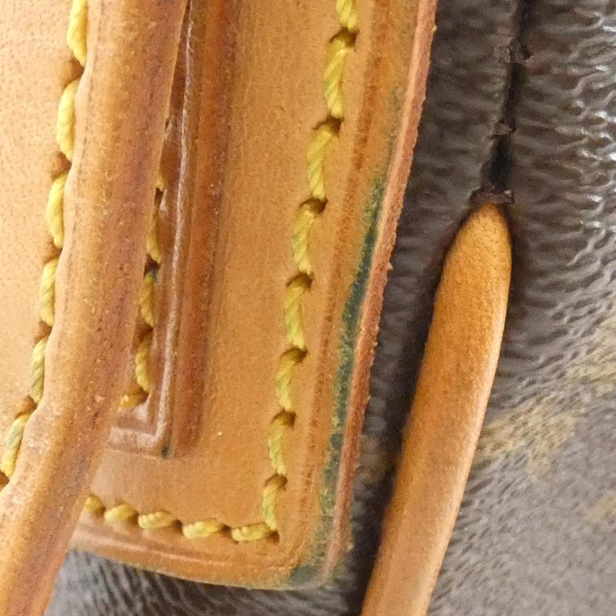 Louis Vuitton Marron Coated Canvas Shoulder Bag (Pre-Owned)