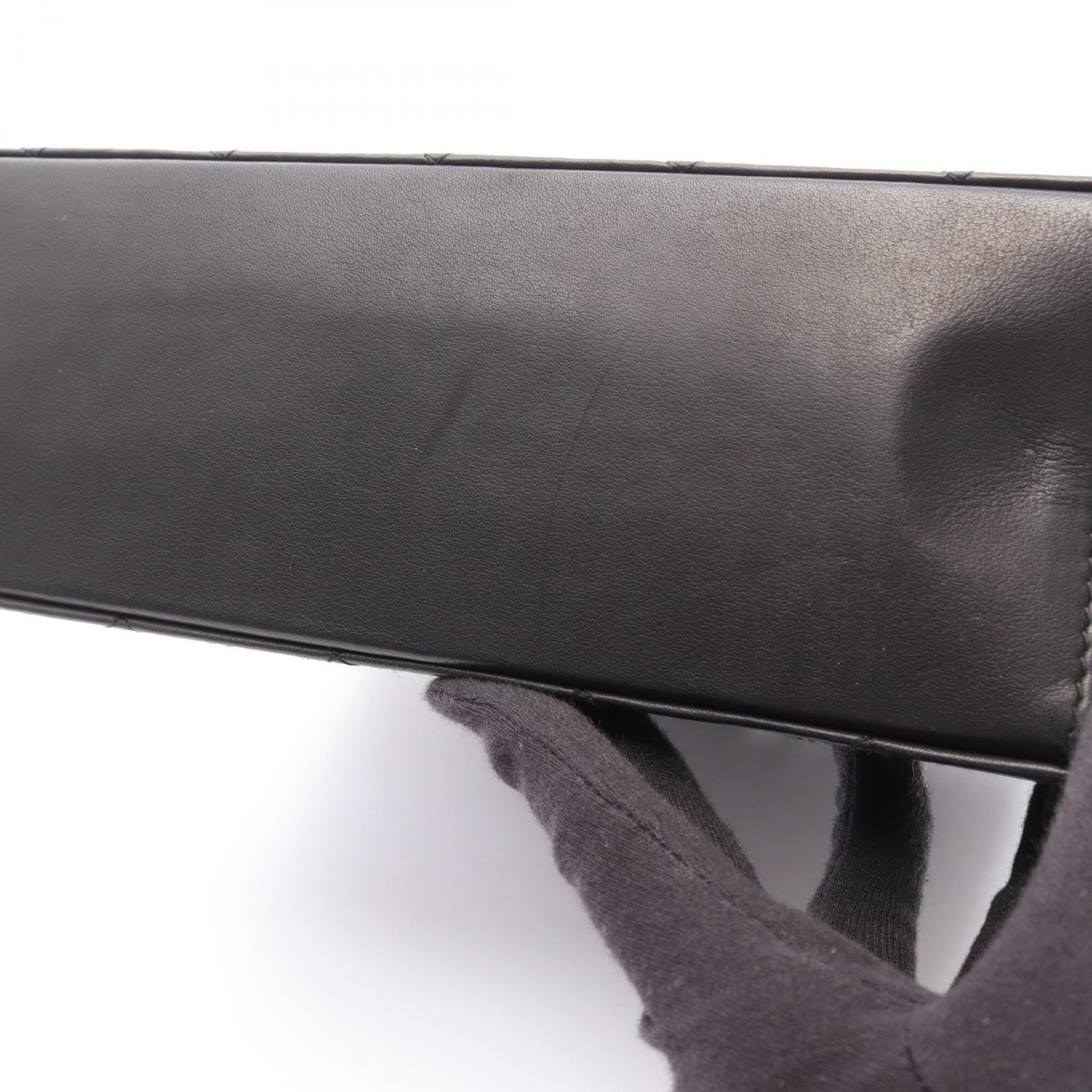 Chanel Black Leather Handbag (Pre-Owned)