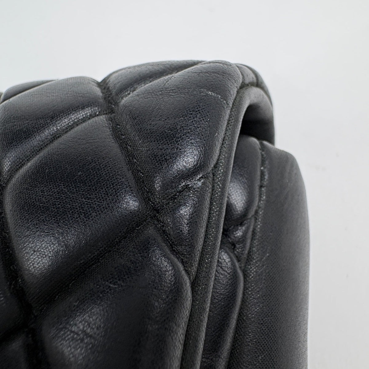 Chanel Black Leather Shoulder Bag (Pre-Owned)