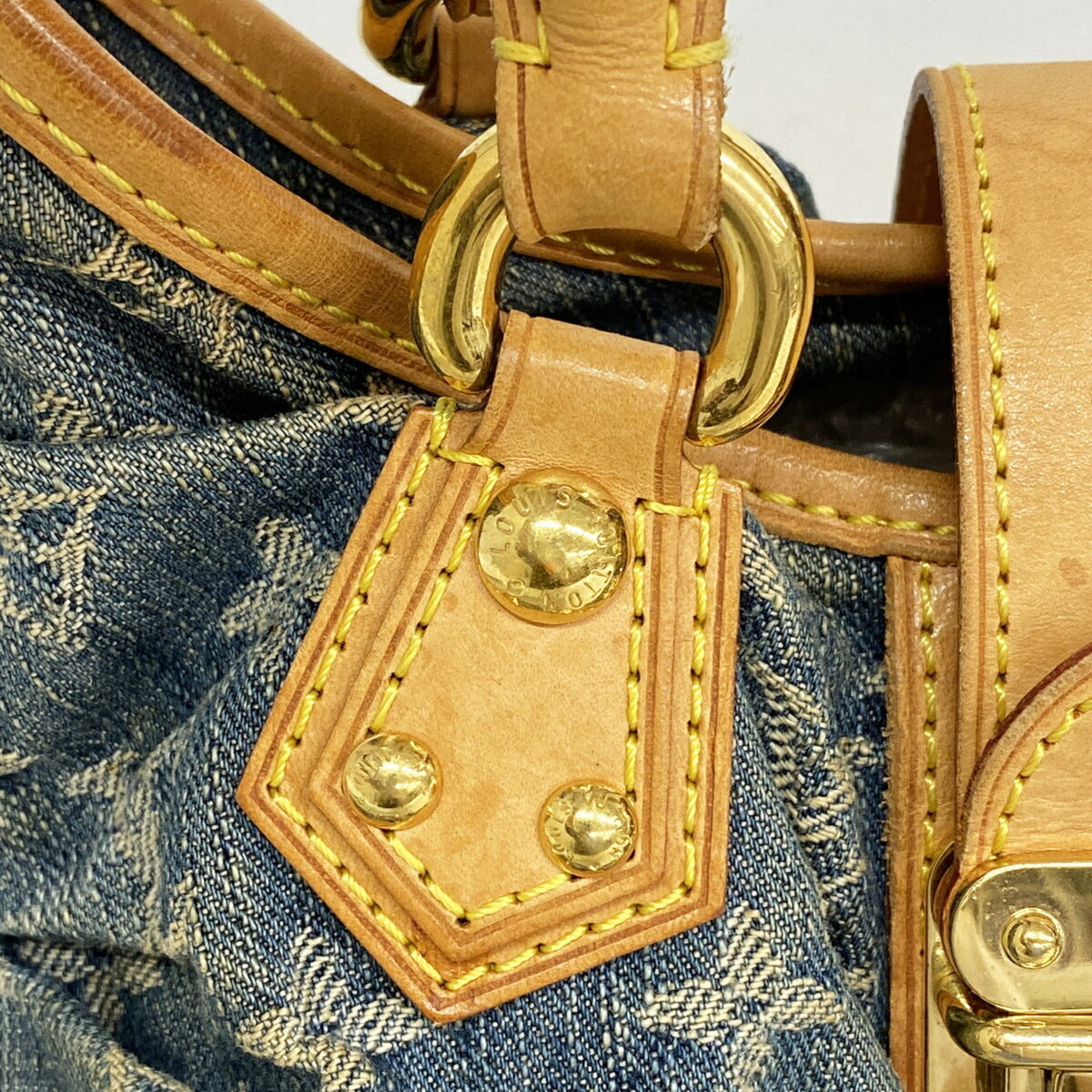 Louis Vuitton Blue Handbag (Pre-Owned)