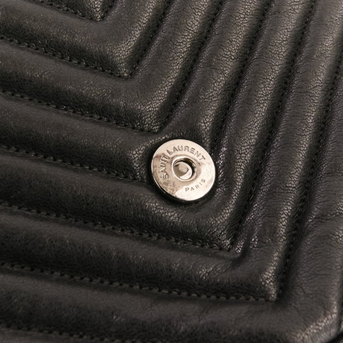 Yves Saint Laurent Black Leather Shoulder Bag (Pre-Owned)