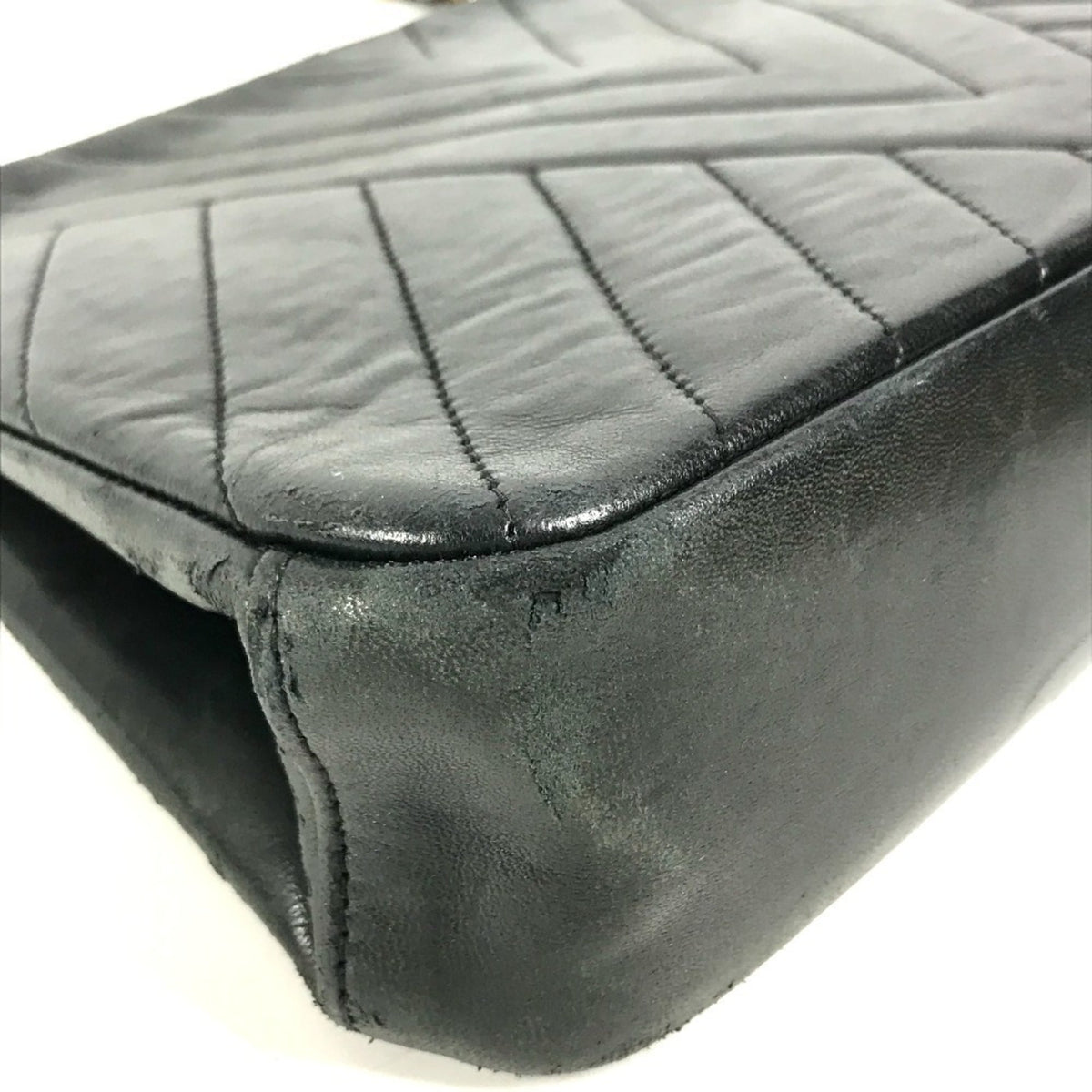 Chanel Black Gold Leather Handbag Shoulder Bag (Pre-Owned)