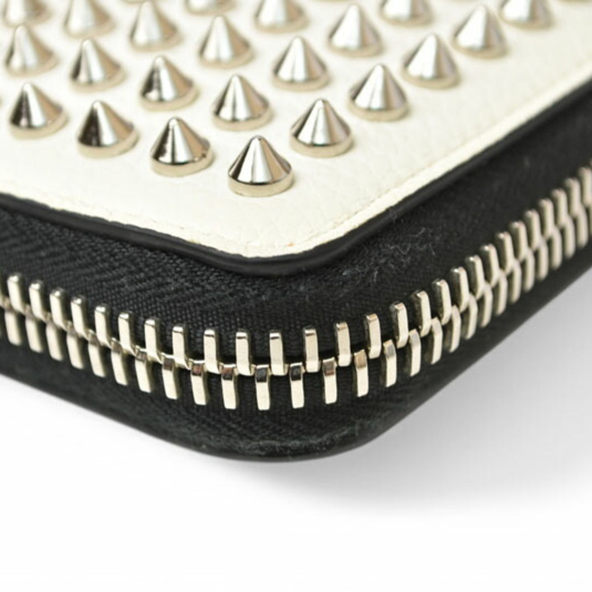 Christian Louboutin White Leather Long Wallet (Bi-Fold) (Pre-Owned)