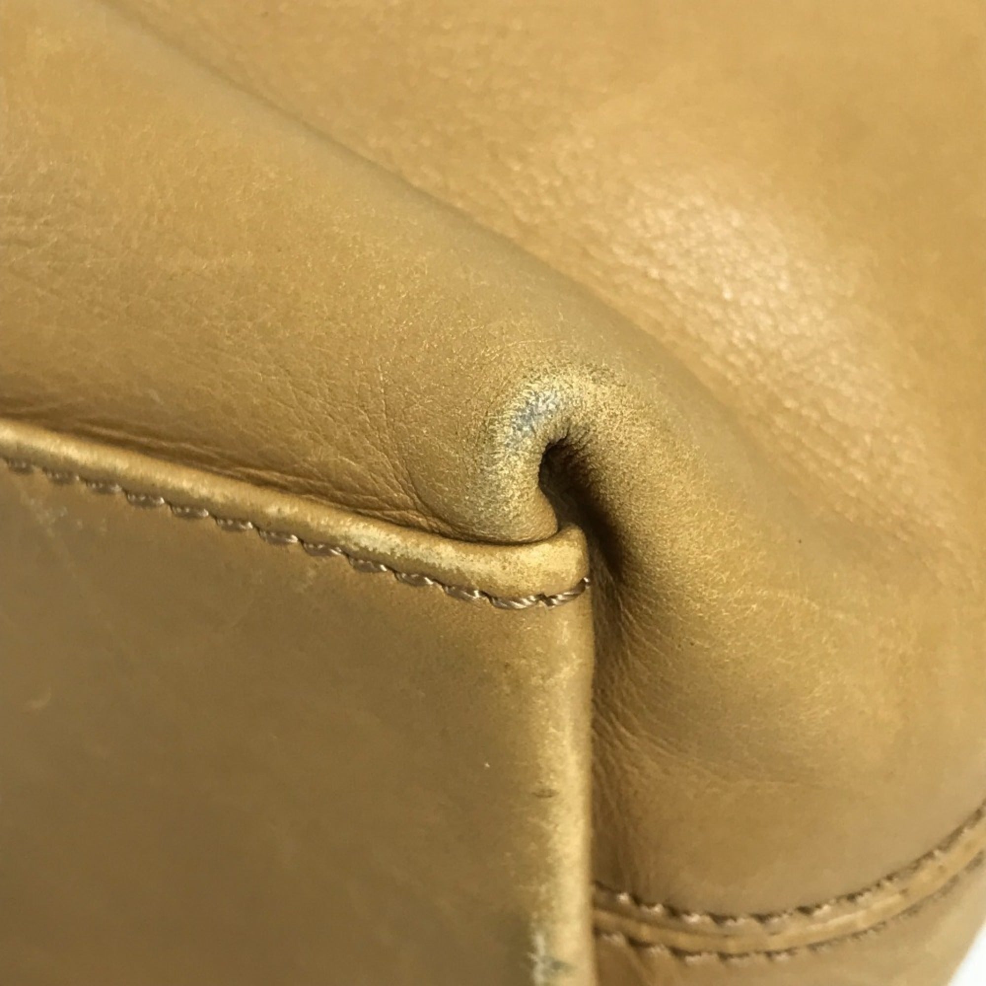 Chanel Beige Leather Handbag Shoulder Bag (Pre-Owned)