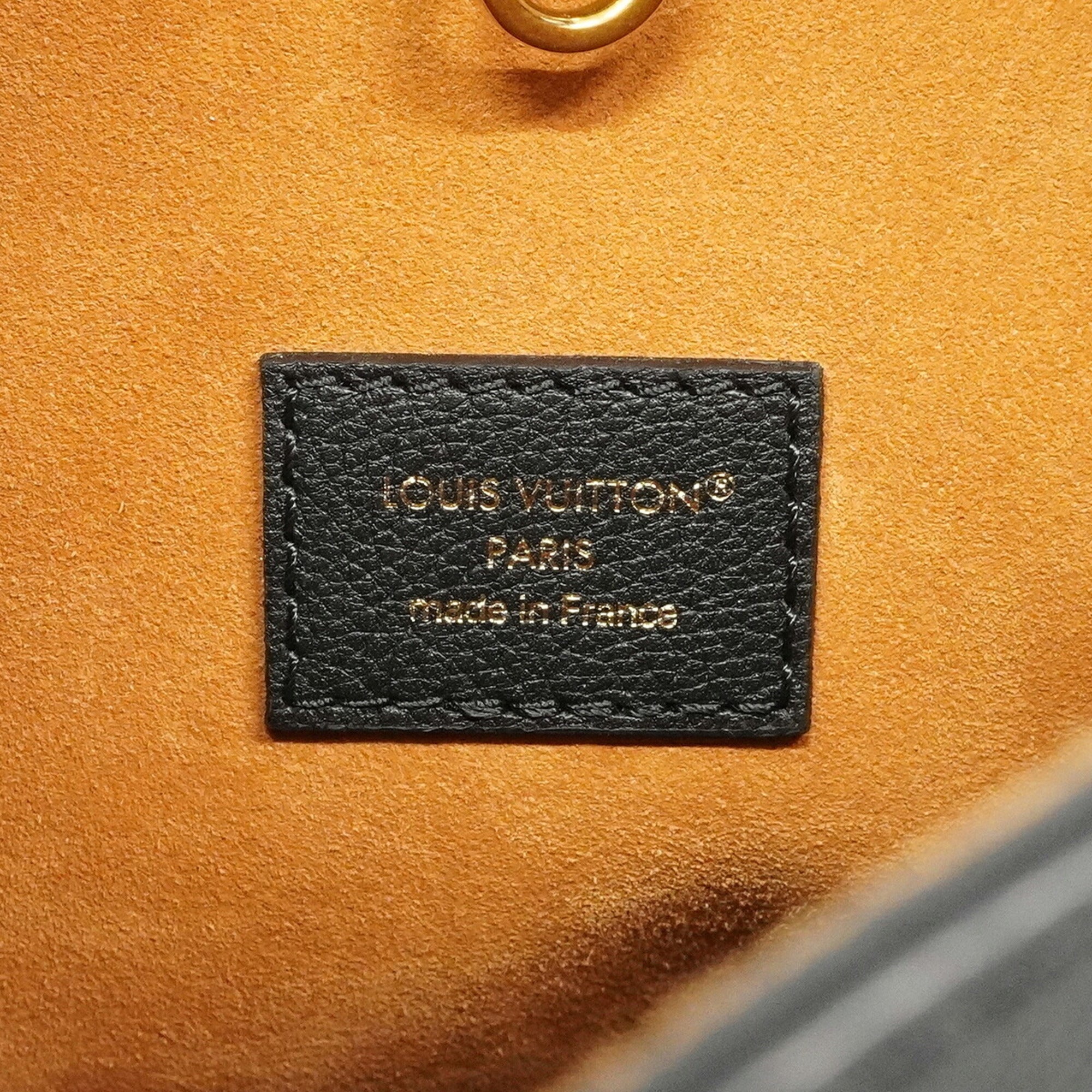 Louis Vuitton Noir Shoulder Bag (Pre-Owned)