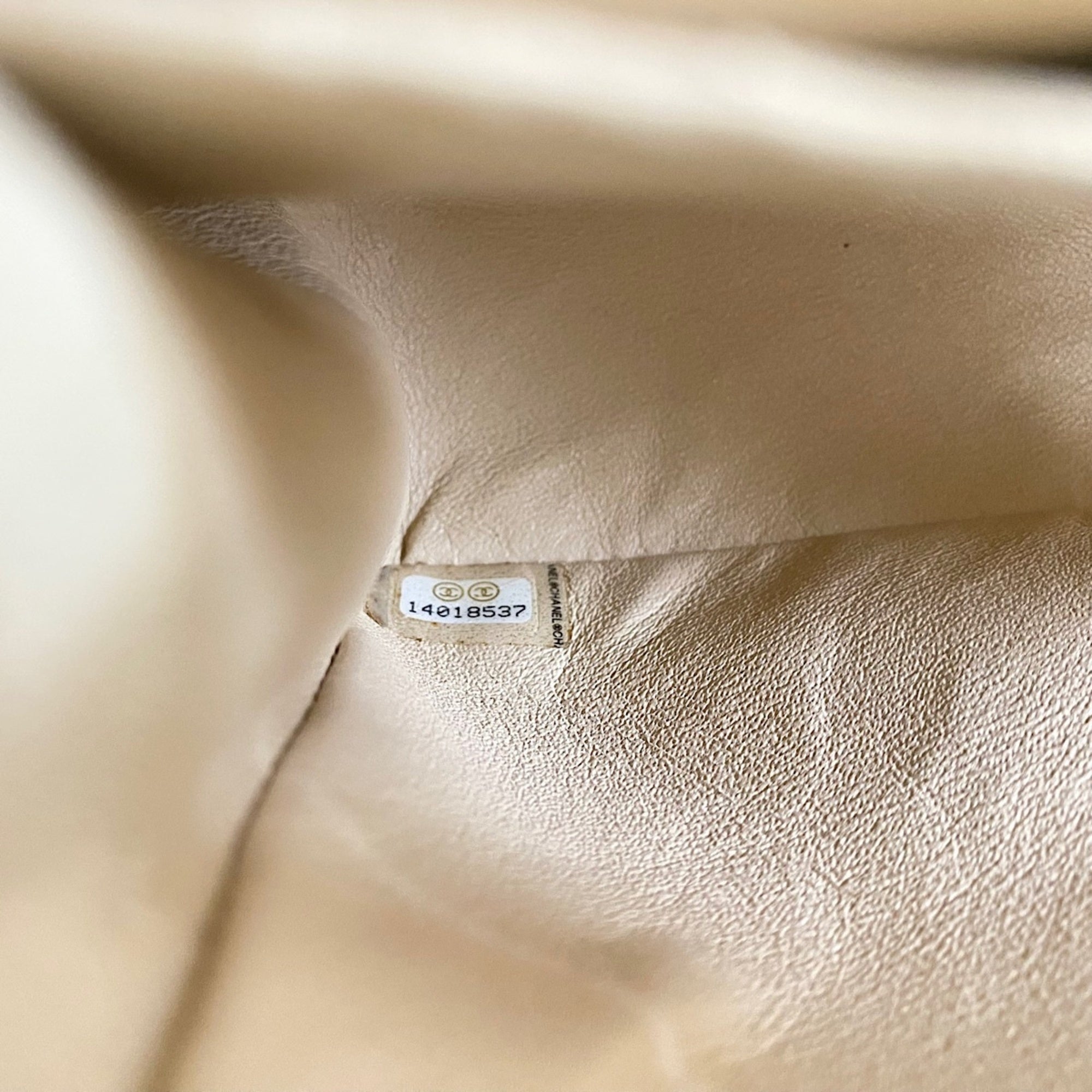 Chanel Matelasse Beige Shoulder Bag (Pre-Owned)