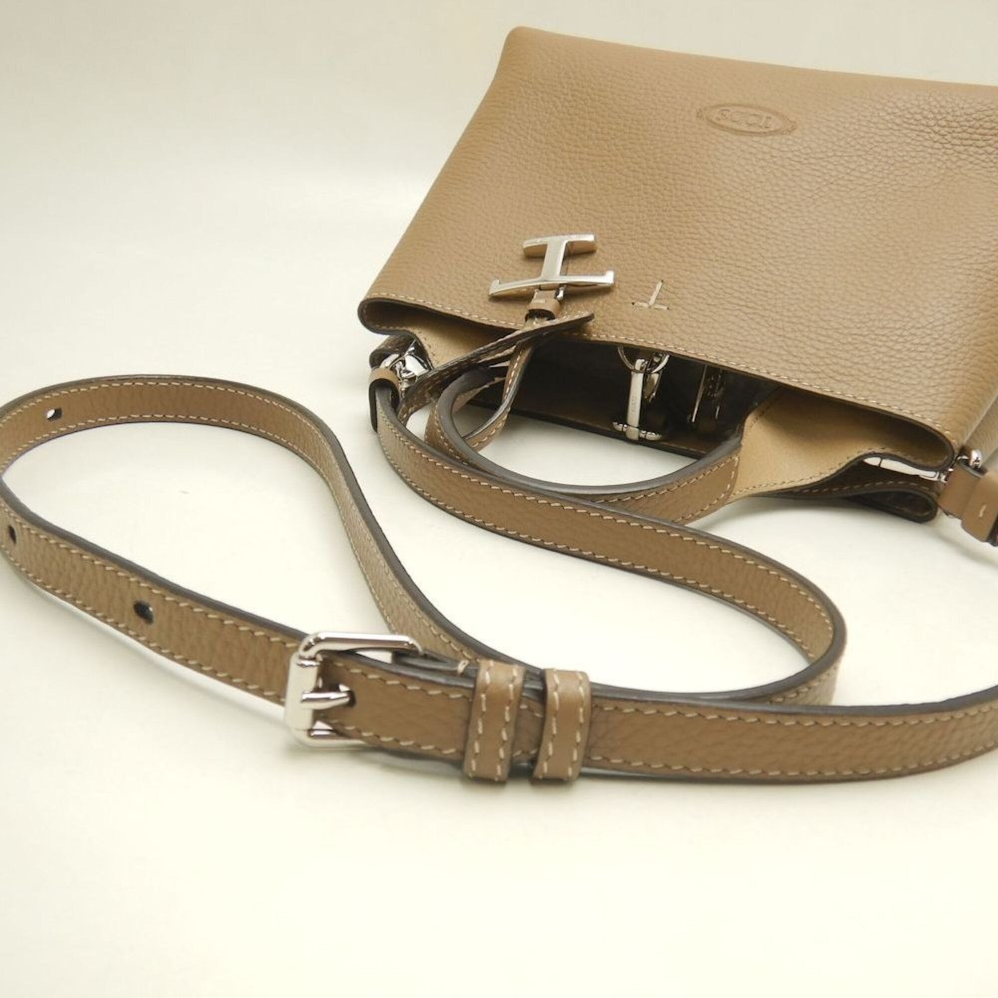Tod's Brown Leather Handbag (Pre-Owned)