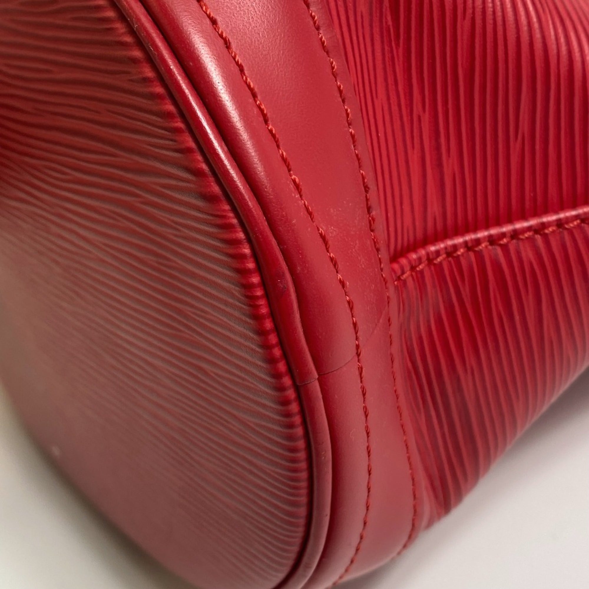 Louis Vuitton Red Color Rouge Epi Leather Pouch Shoulder Bag (Pre-Owned)