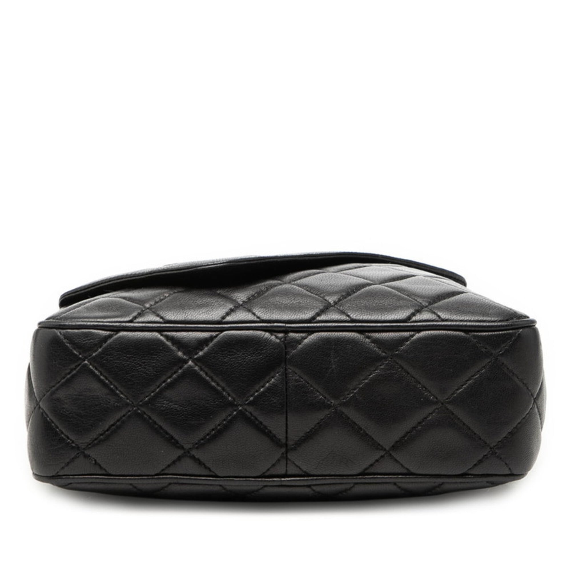 Chanel Black Leather Shoulder Bag (Pre-Owned)