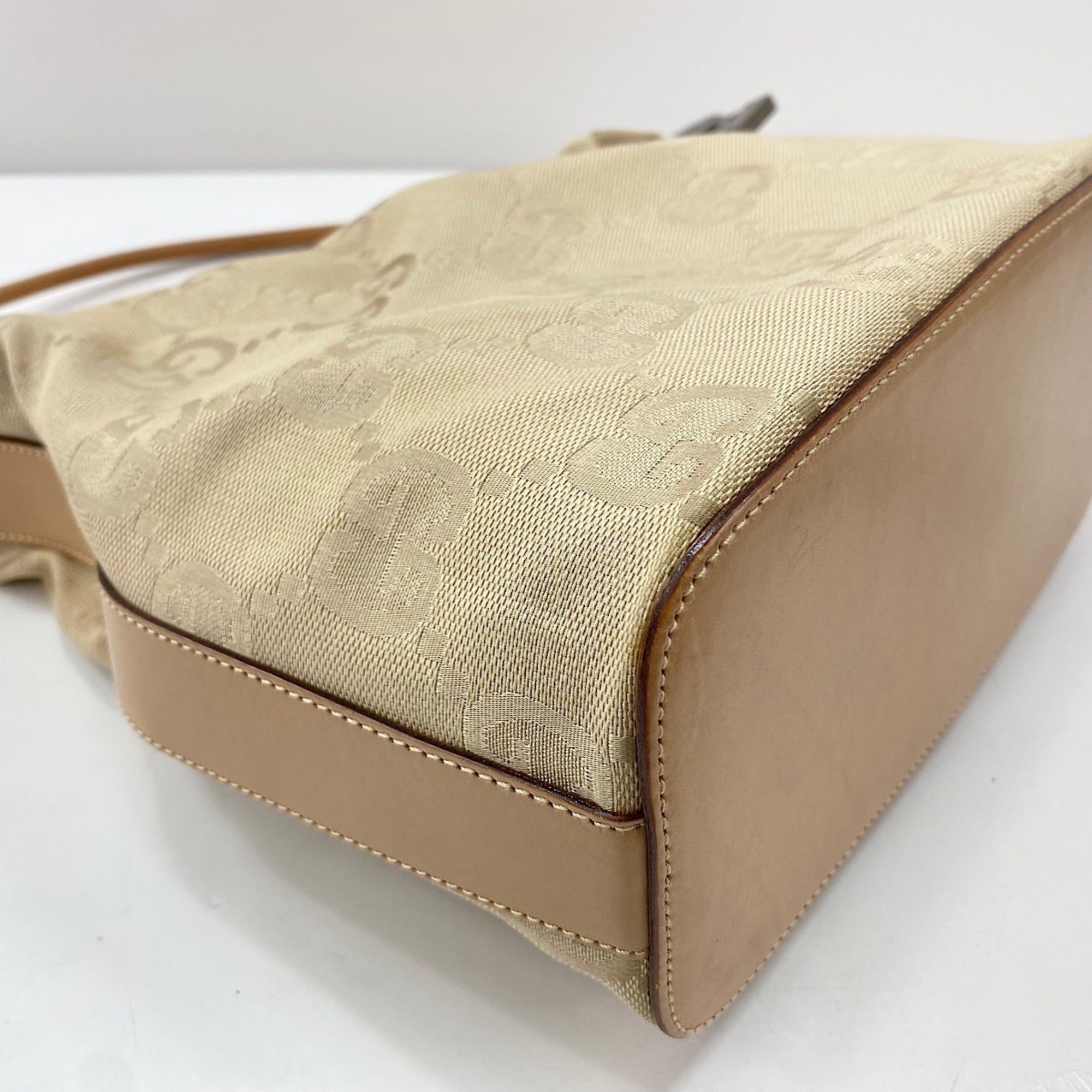 Gucci Beige Shoulder Bag (Pre-Owned)