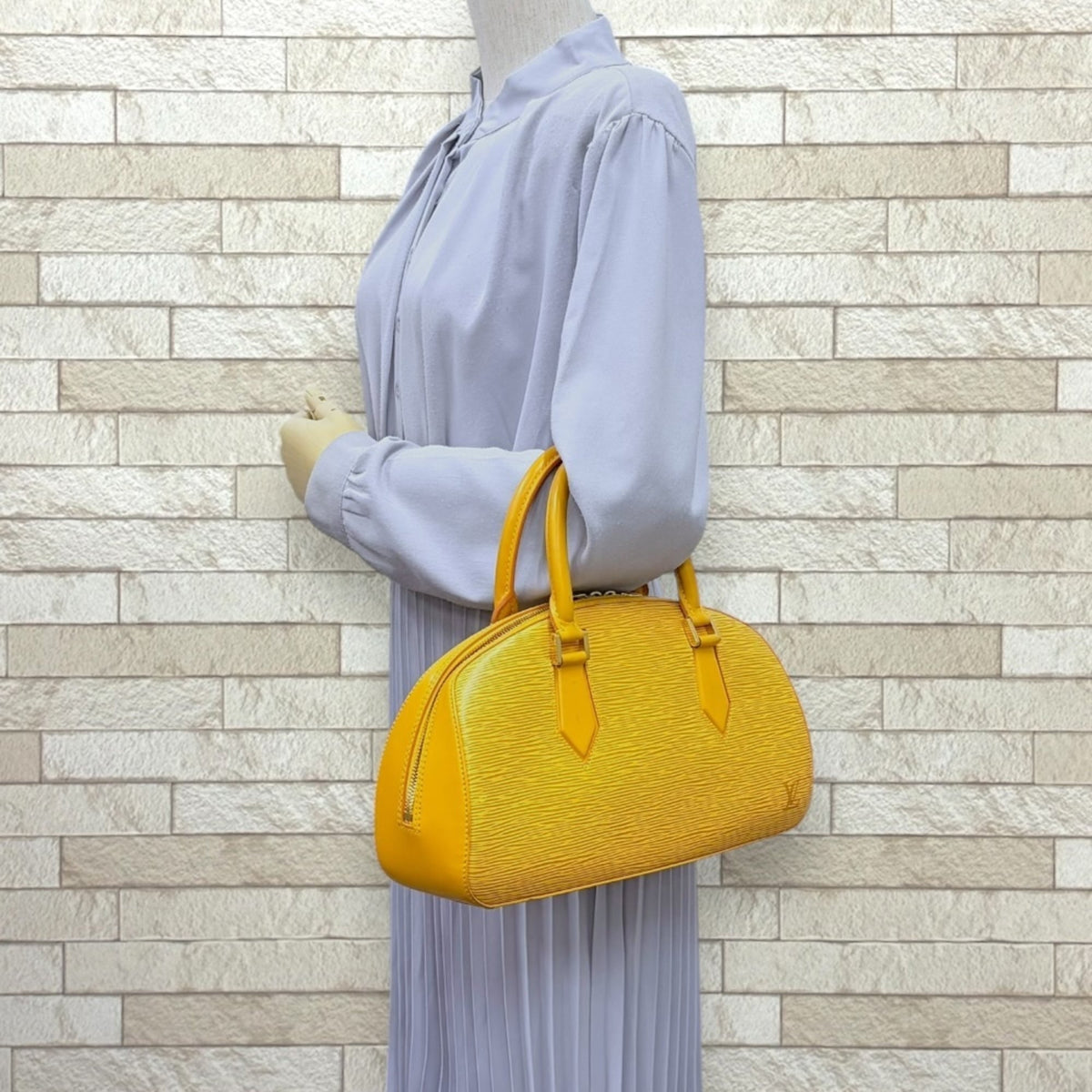 Louis Vuitton Epi Yellow Epi Leather Handbag (Pre-Owned)