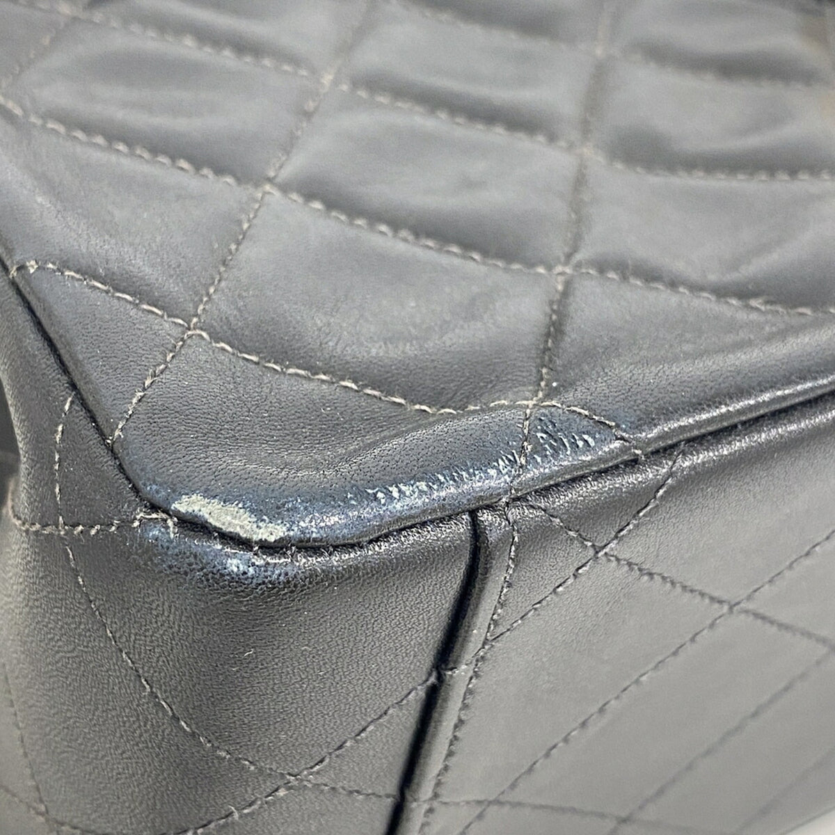 Chanel Black Leather Shoulder Bag (Pre-Owned)