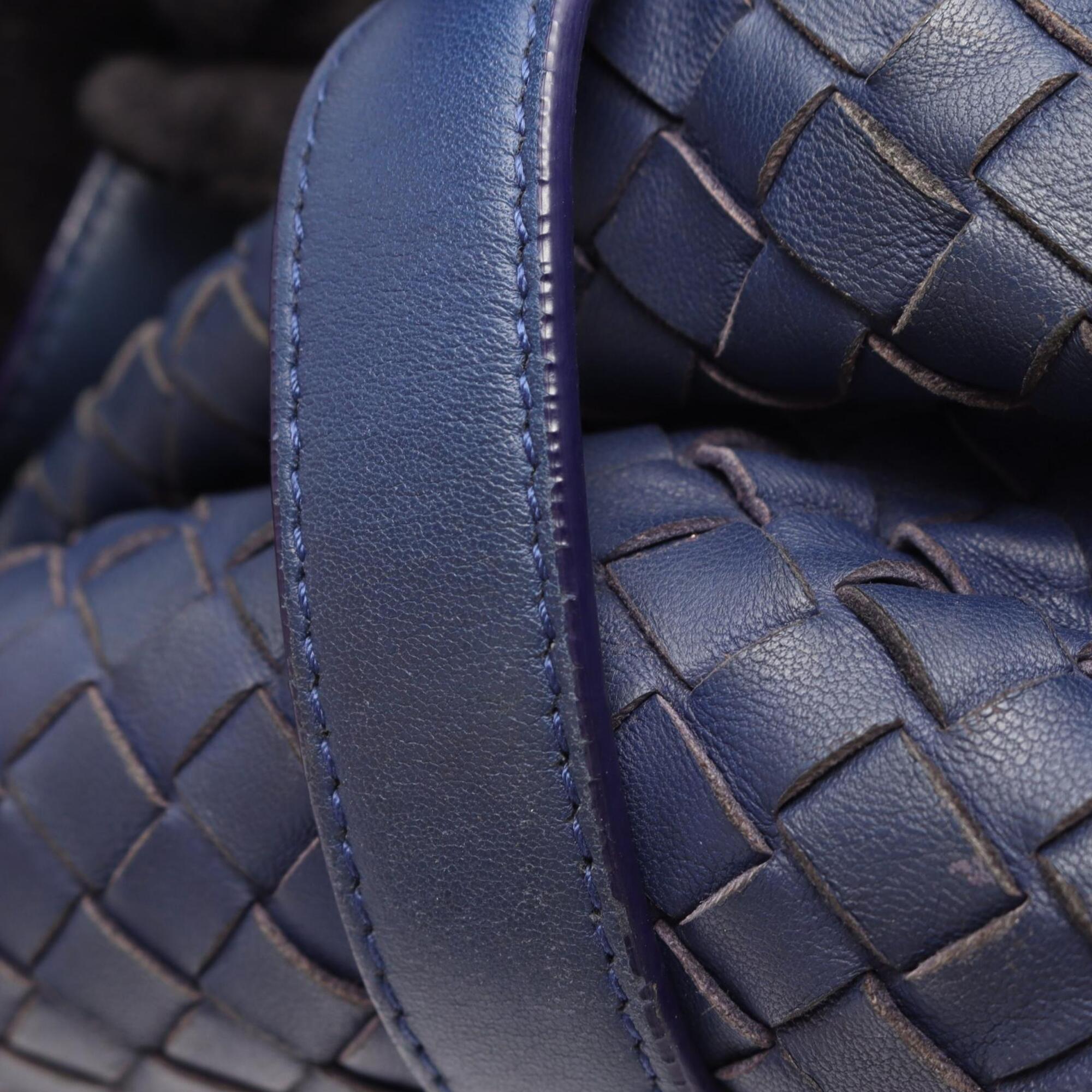 Bottega Veneta Navy Leather Handbag (Pre-Owned)