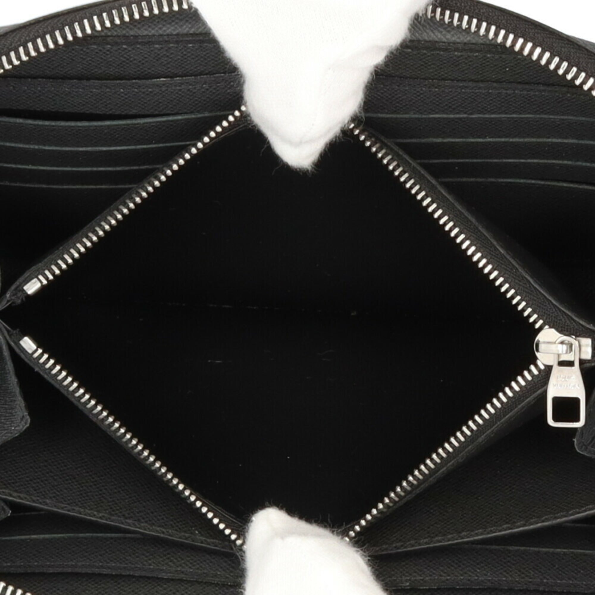 Louis Vuitton Black Taiga Leather Long Wallet (Bi-Fold) (Pre-Owned)