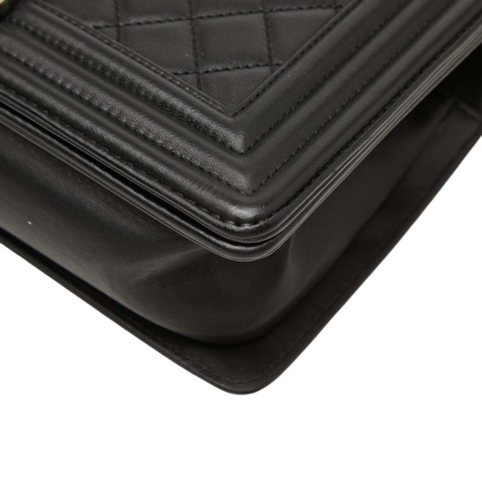 Chanel Black Leather Shoulder Bag (Pre-Owned)