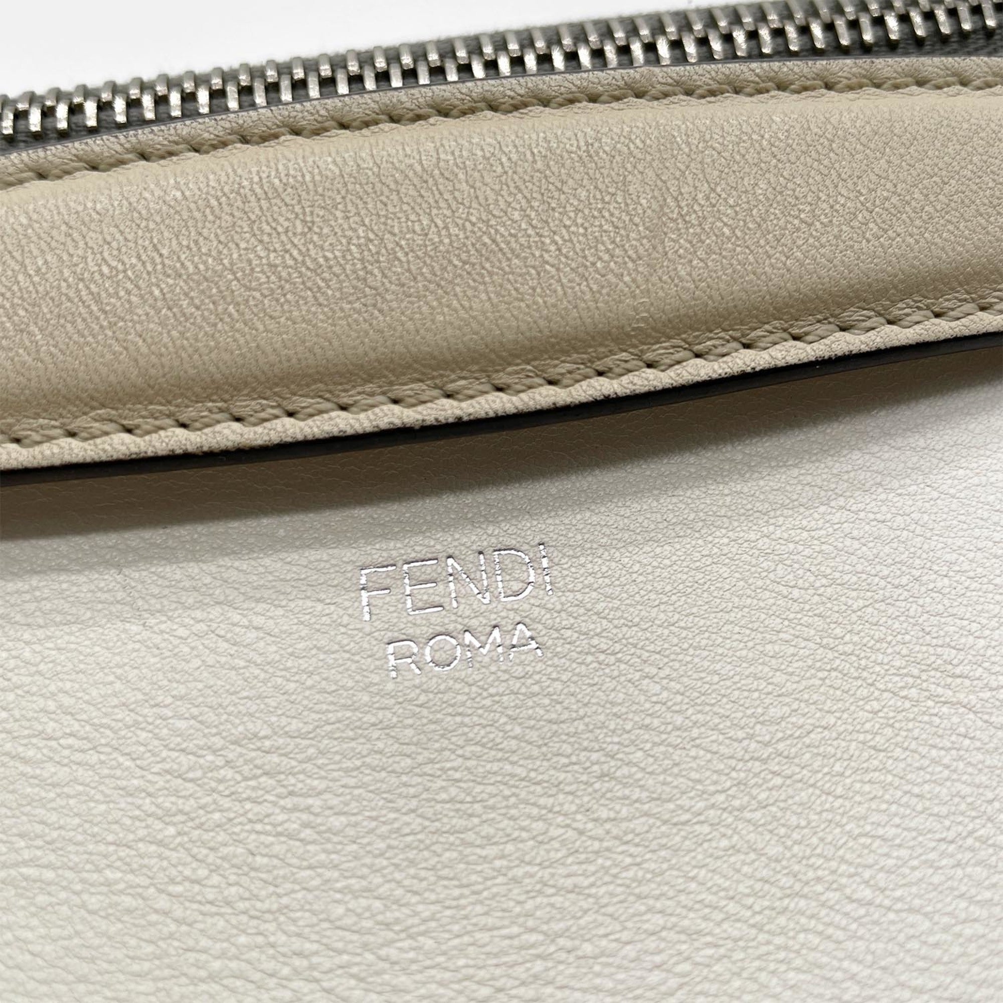 Fendi White Leather Handbag (Pre-Owned)