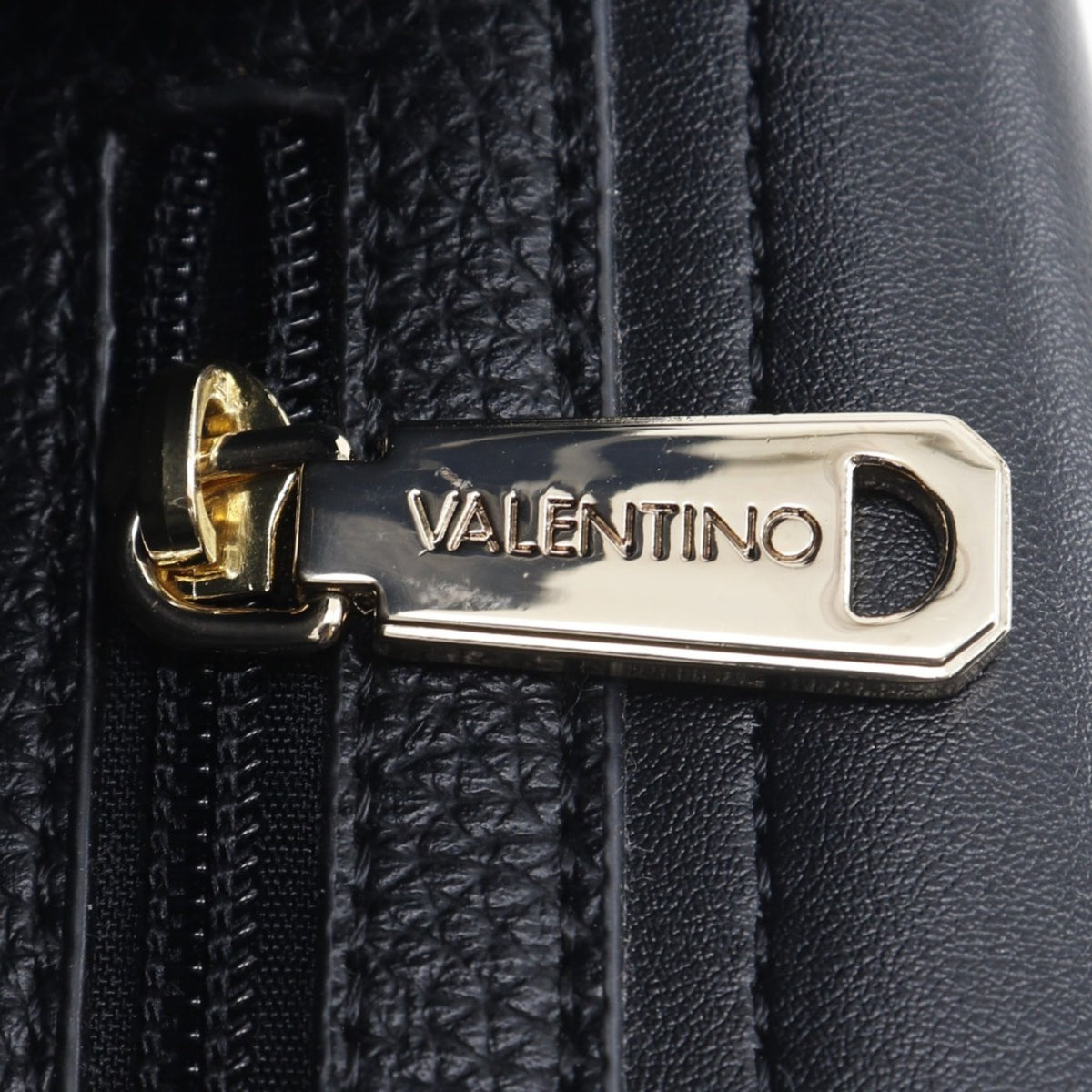 Valentino Leather Shoulder Bag (Pre-Owned)