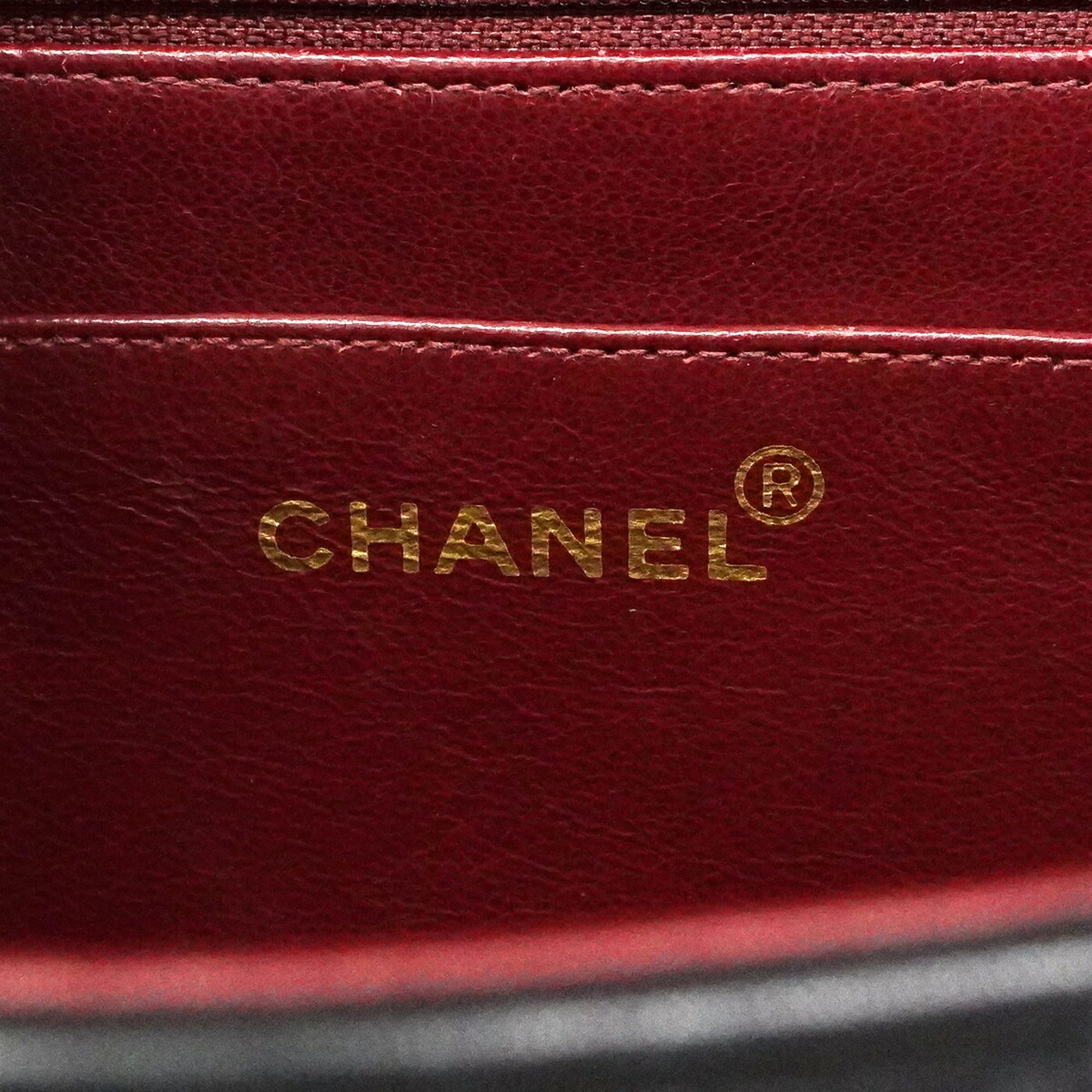 Chanel Black Leather Shoulder Bag (Pre-Owned)