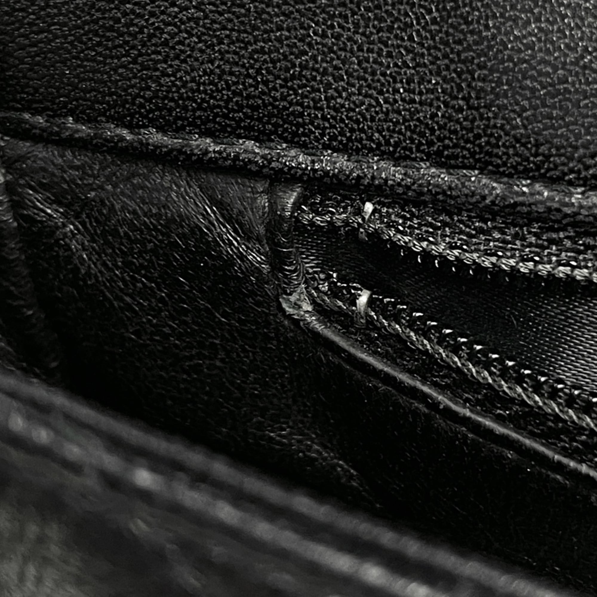 Chanel Matelasse Black Leather Shoulder Bag (Pre-Owned)