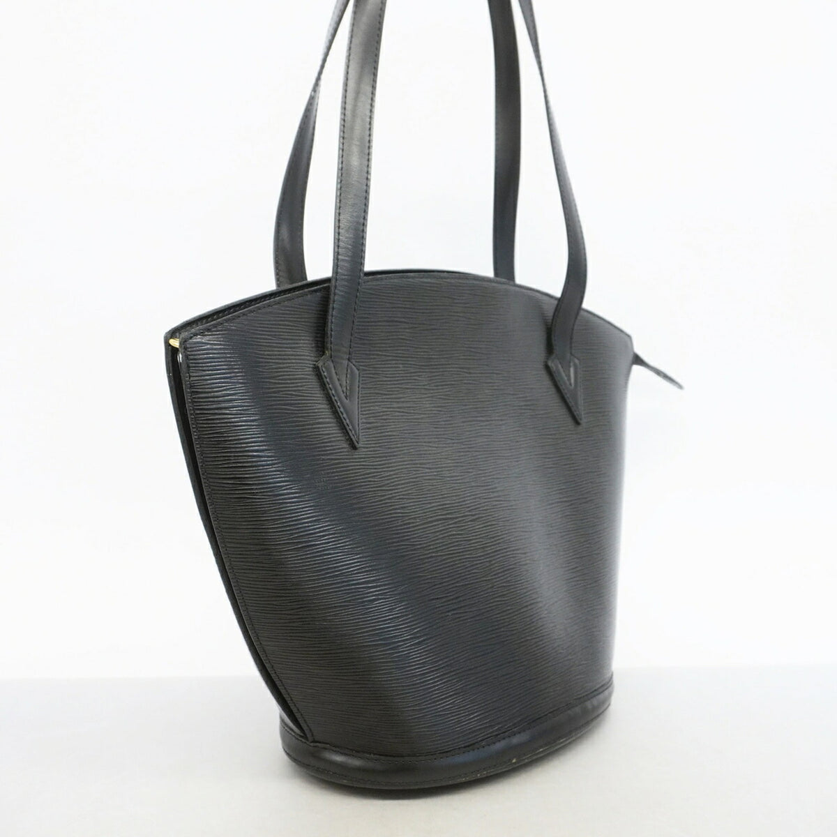 Louis Vuitton Noir Shoulder Bag (Pre-Owned)