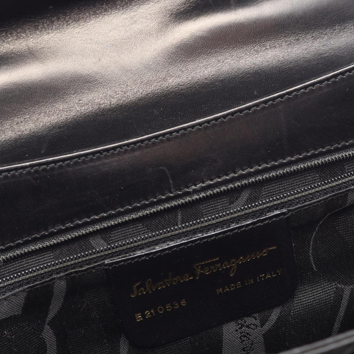 Salvatore Ferragamo Black Leather Handbag (Pre-Owned)
