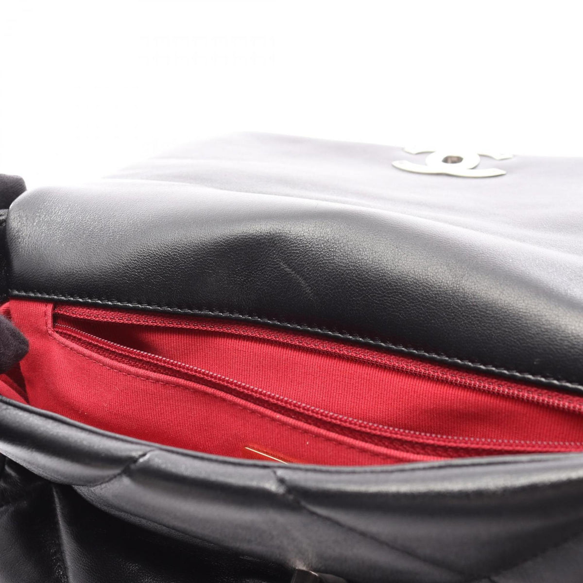 Chanel Black Leather Shoulder Bag (Pre-Owned)