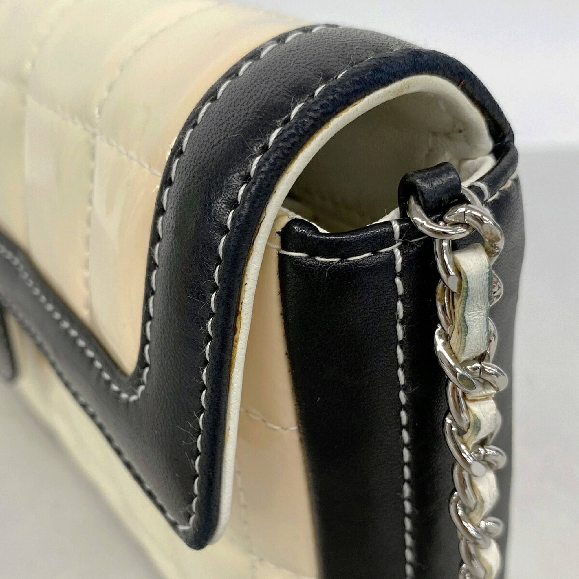 Chanel Black White Patent Leather Shoulder Bag (Pre-Owned)