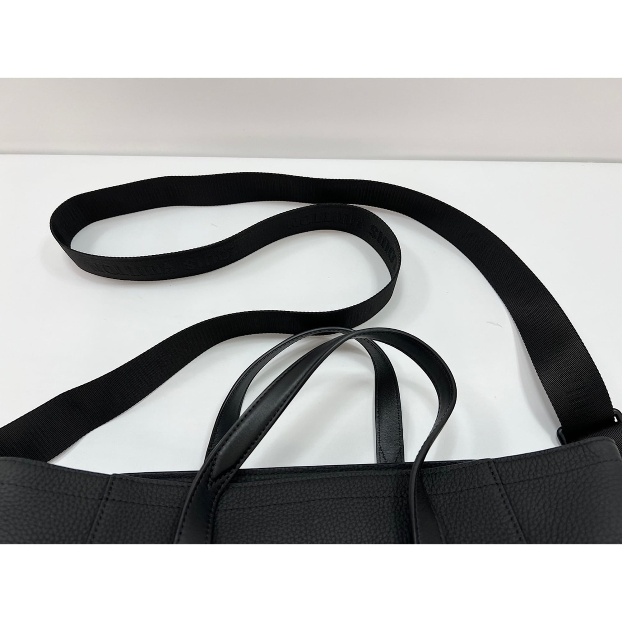 Louis Vuitton Black Handbag (Pre-Owned)